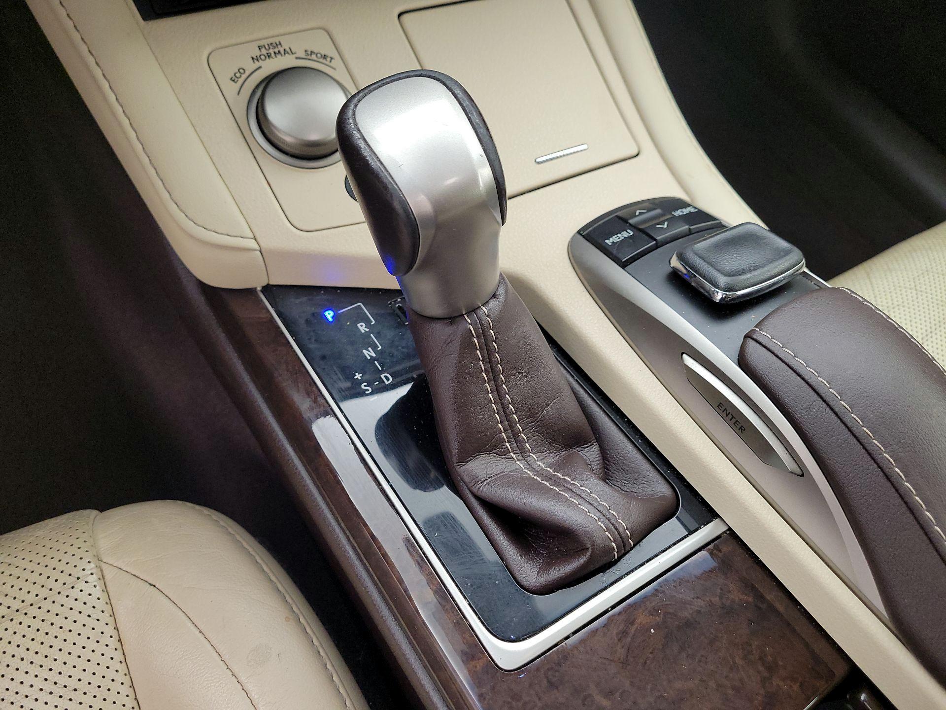 Thumbnail: 2016 Lexus ES - 17