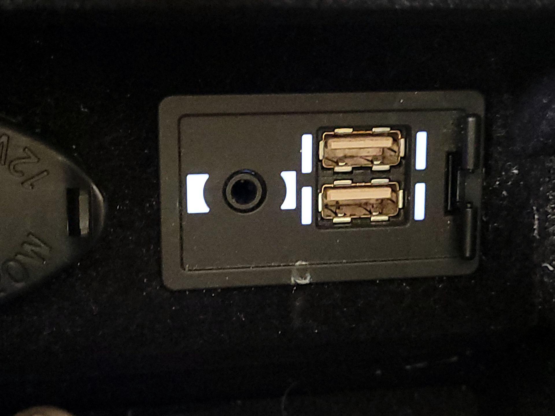 Thumbnail: 2016 Lexus ES - 18