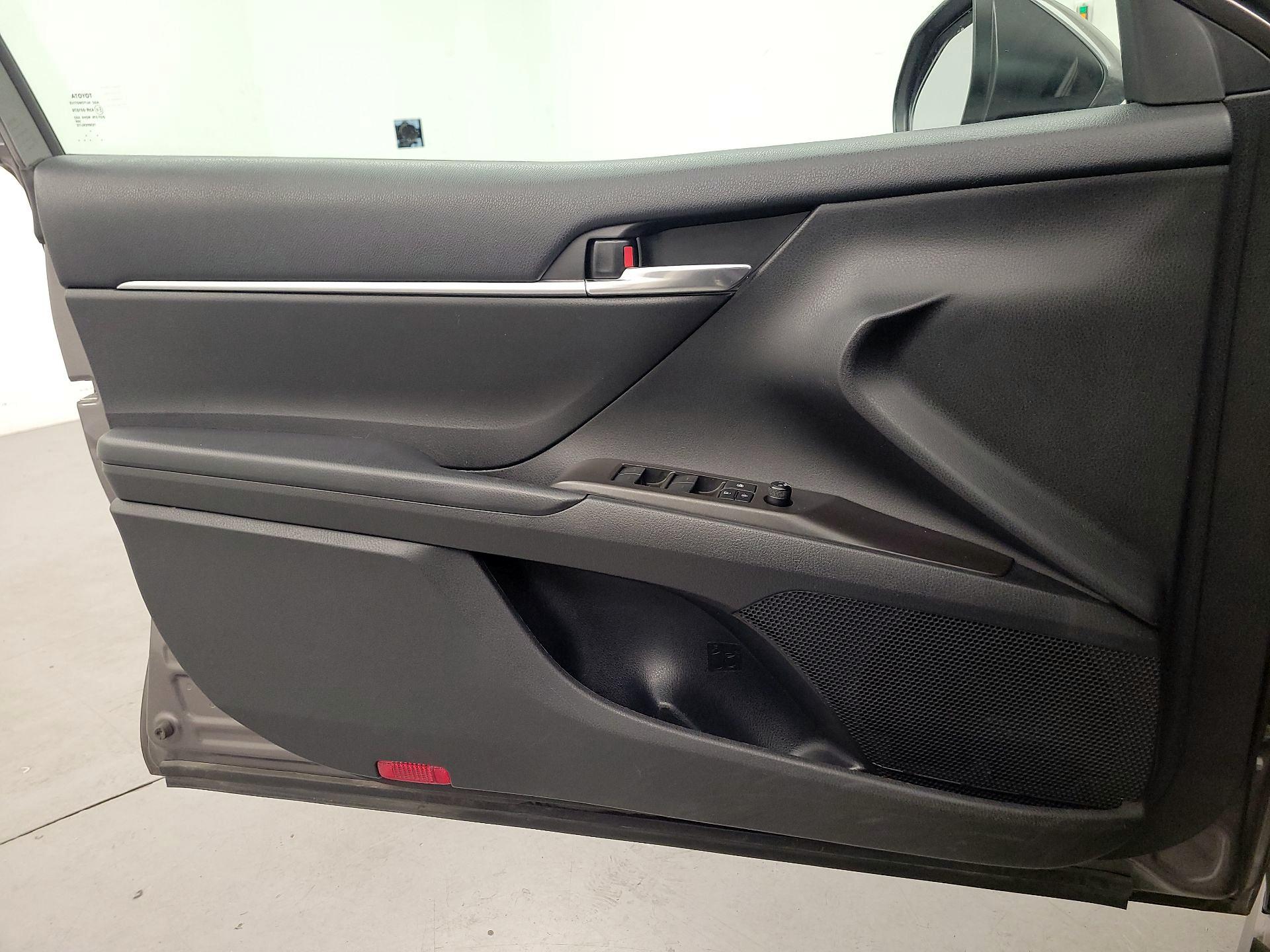 Thumbnail: 2022 Toyota Camry - 12