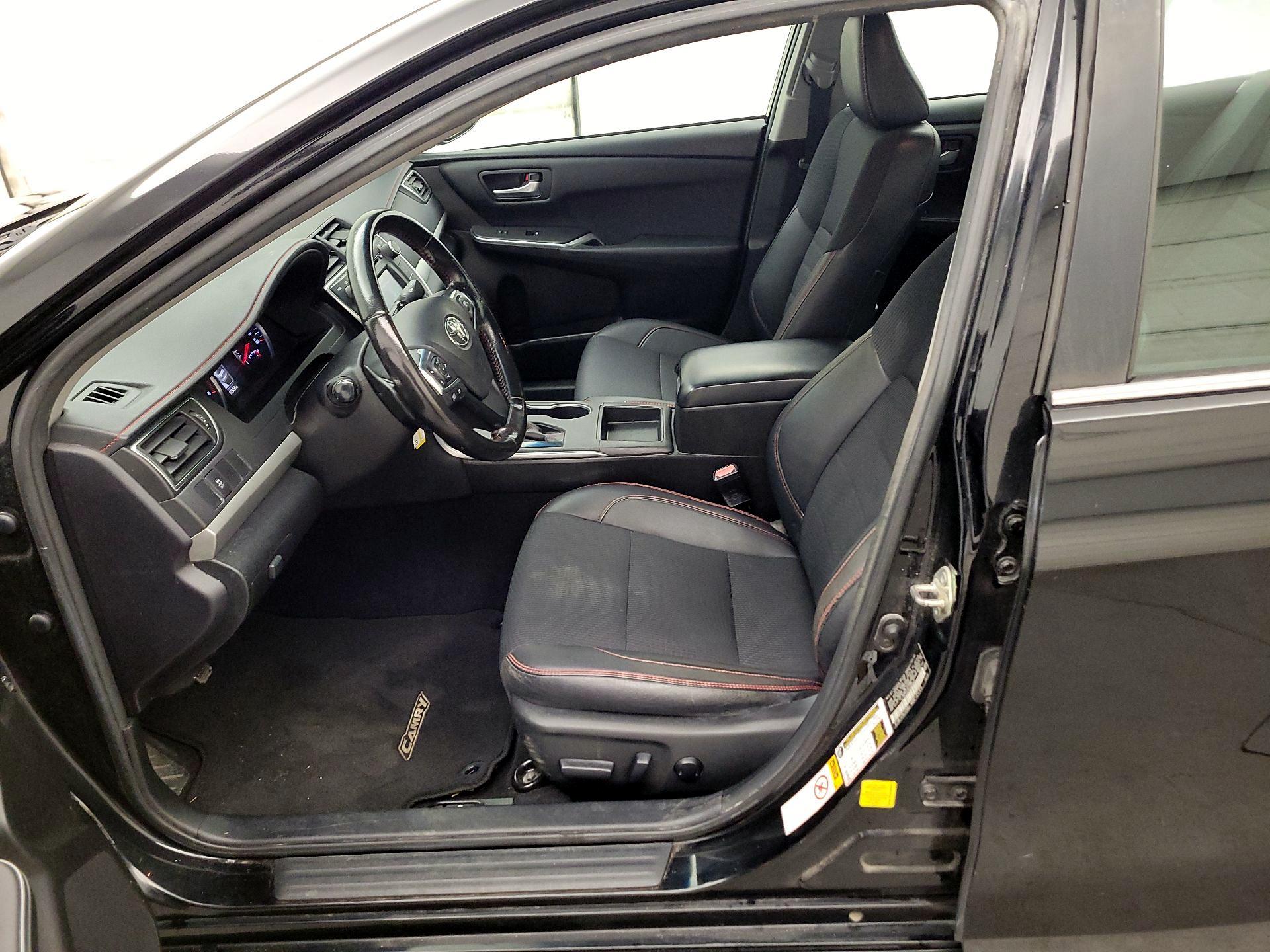 Thumbnail: 2016 Toyota Camry - 11