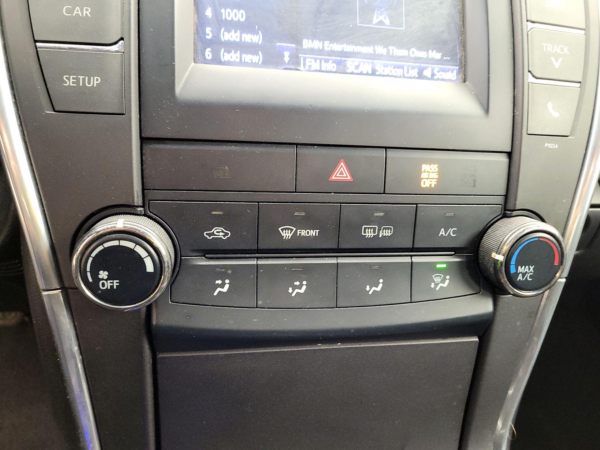 Thumbnail: 2016 Toyota Camry - 14