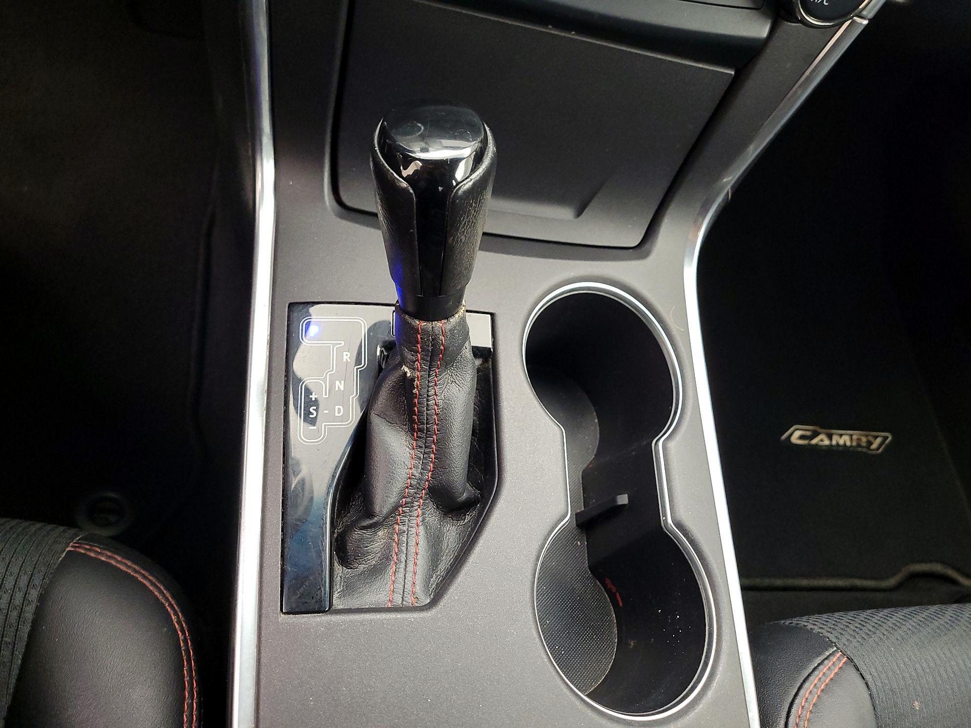 Thumbnail: 2016 Toyota Camry - 15