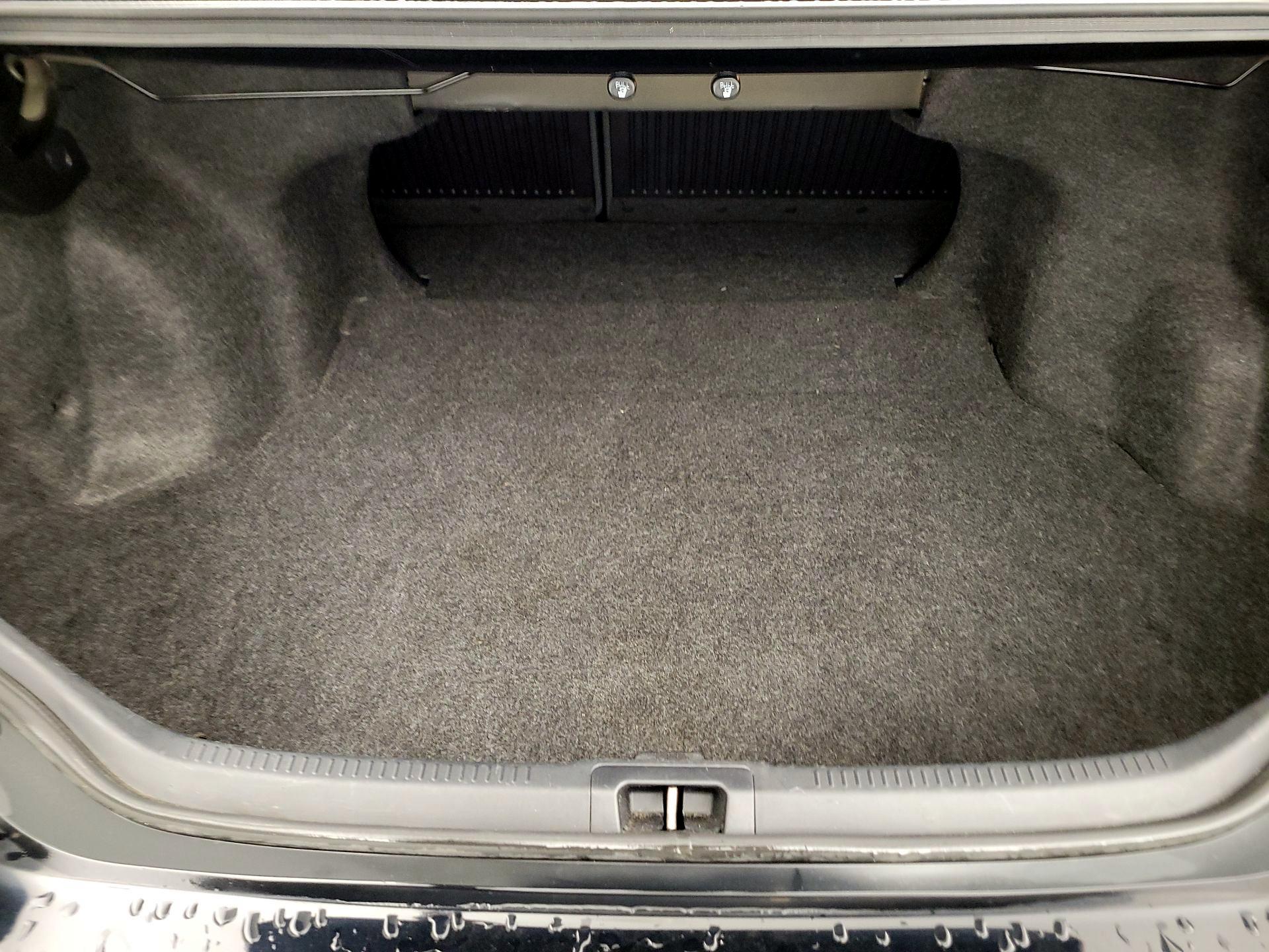 Thumbnail: 2016 Toyota Camry - 16