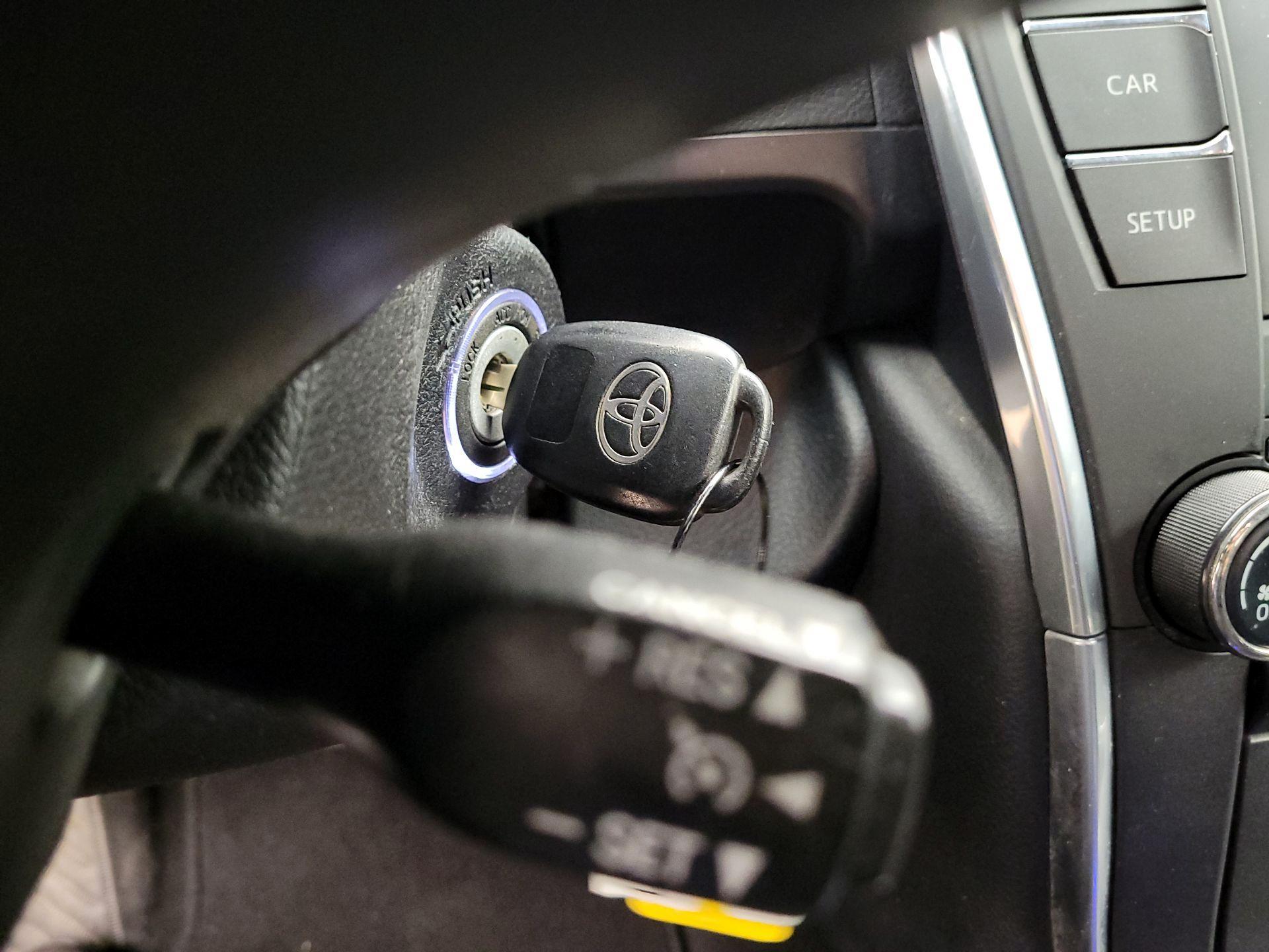 Thumbnail: 2016 Toyota Camry - 18