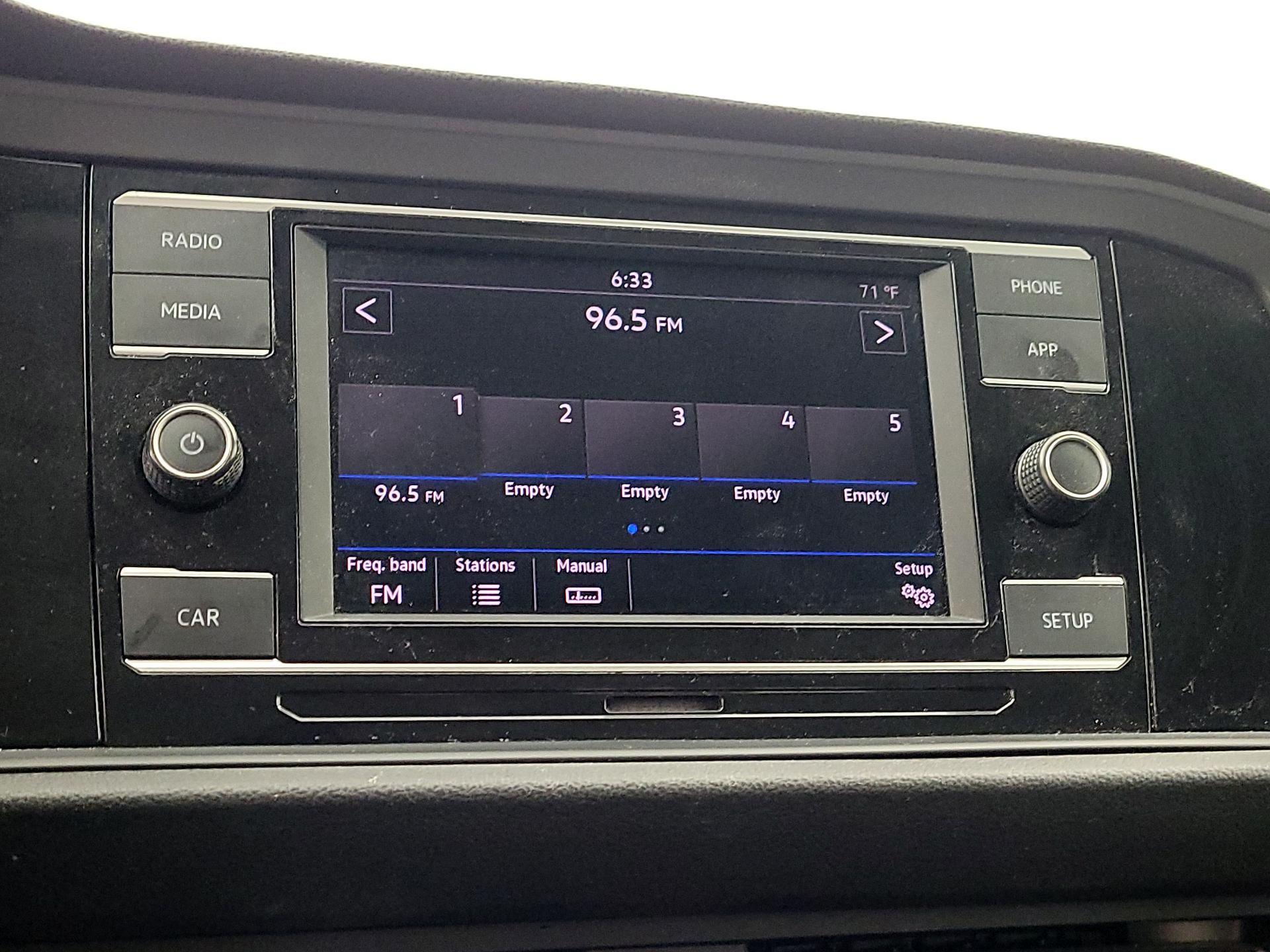 Thumbnail: 2019 Volkswagen Jetta - 15