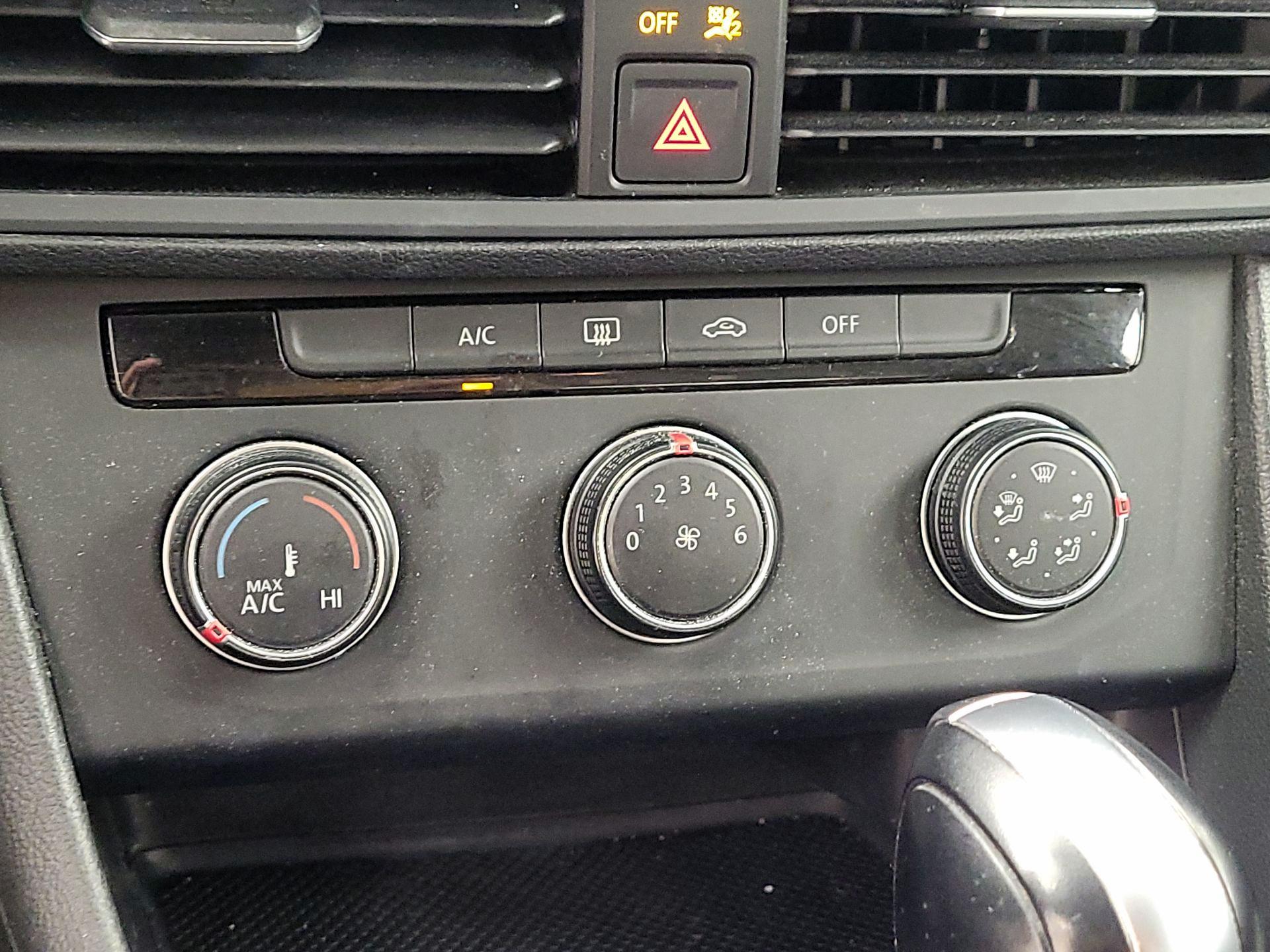 Thumbnail: 2019 Volkswagen Jetta - 16