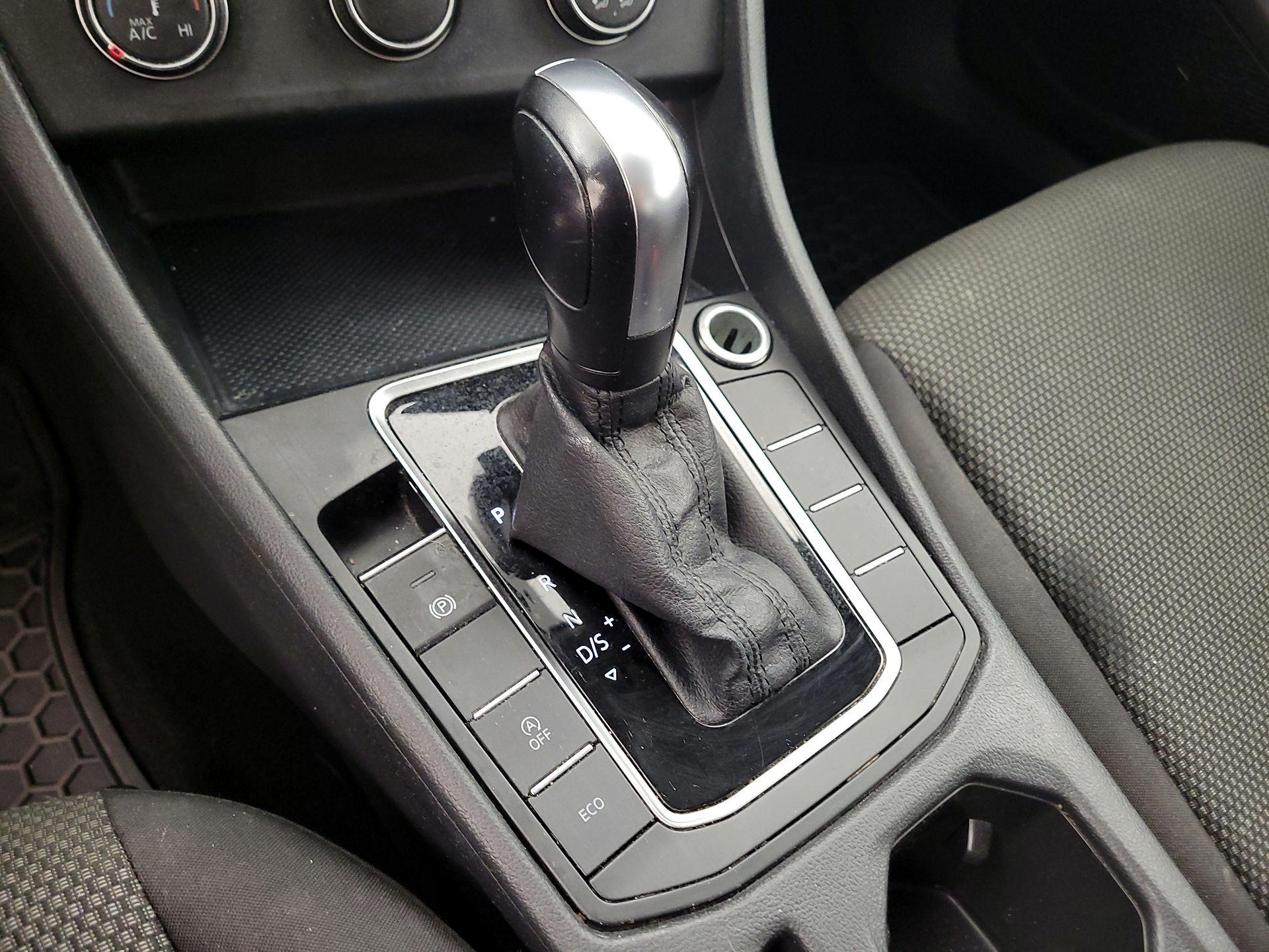 Thumbnail: 2019 Volkswagen Jetta - 17