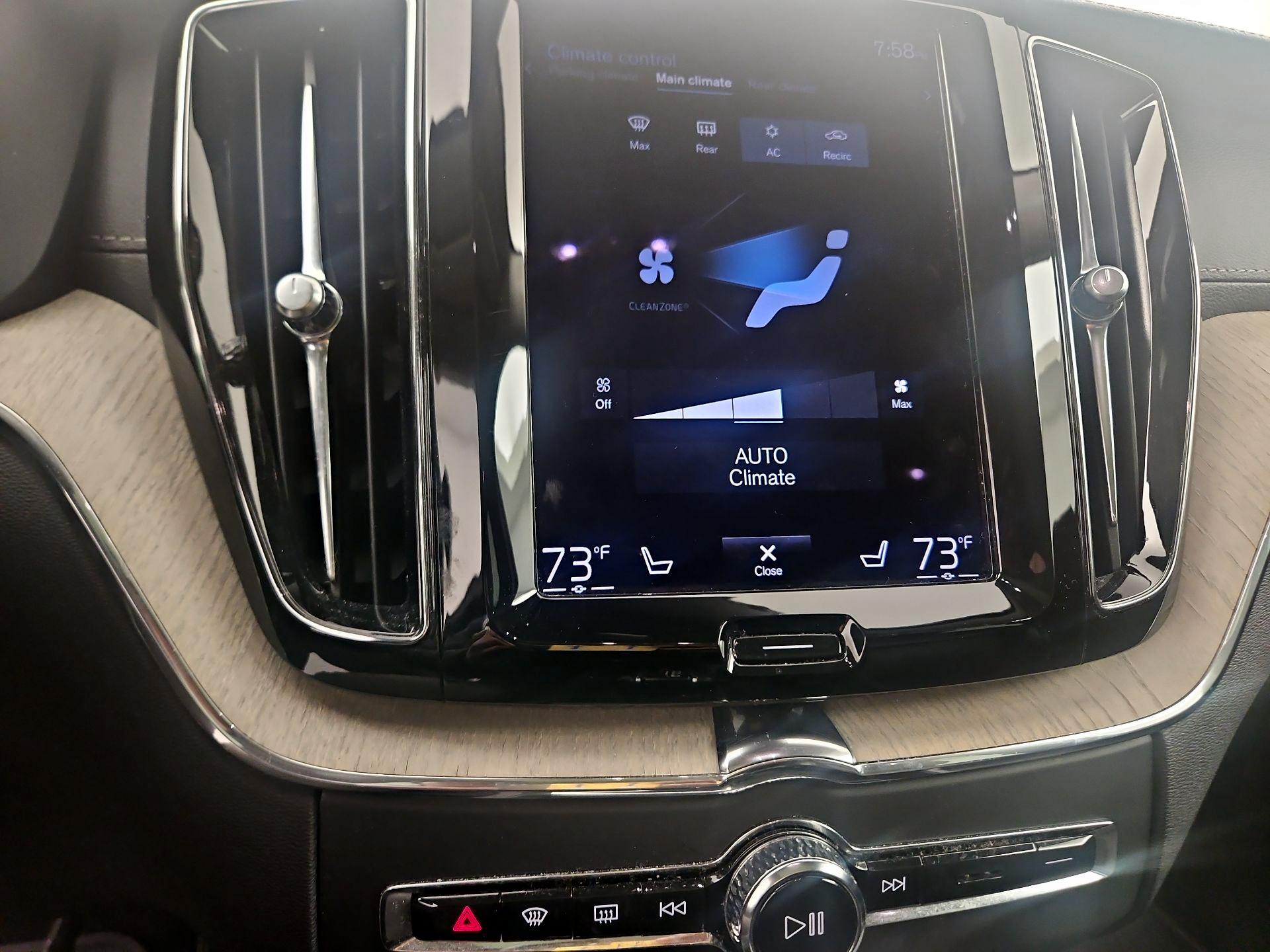 Thumbnail: 2021 Volvo XC60 - 16