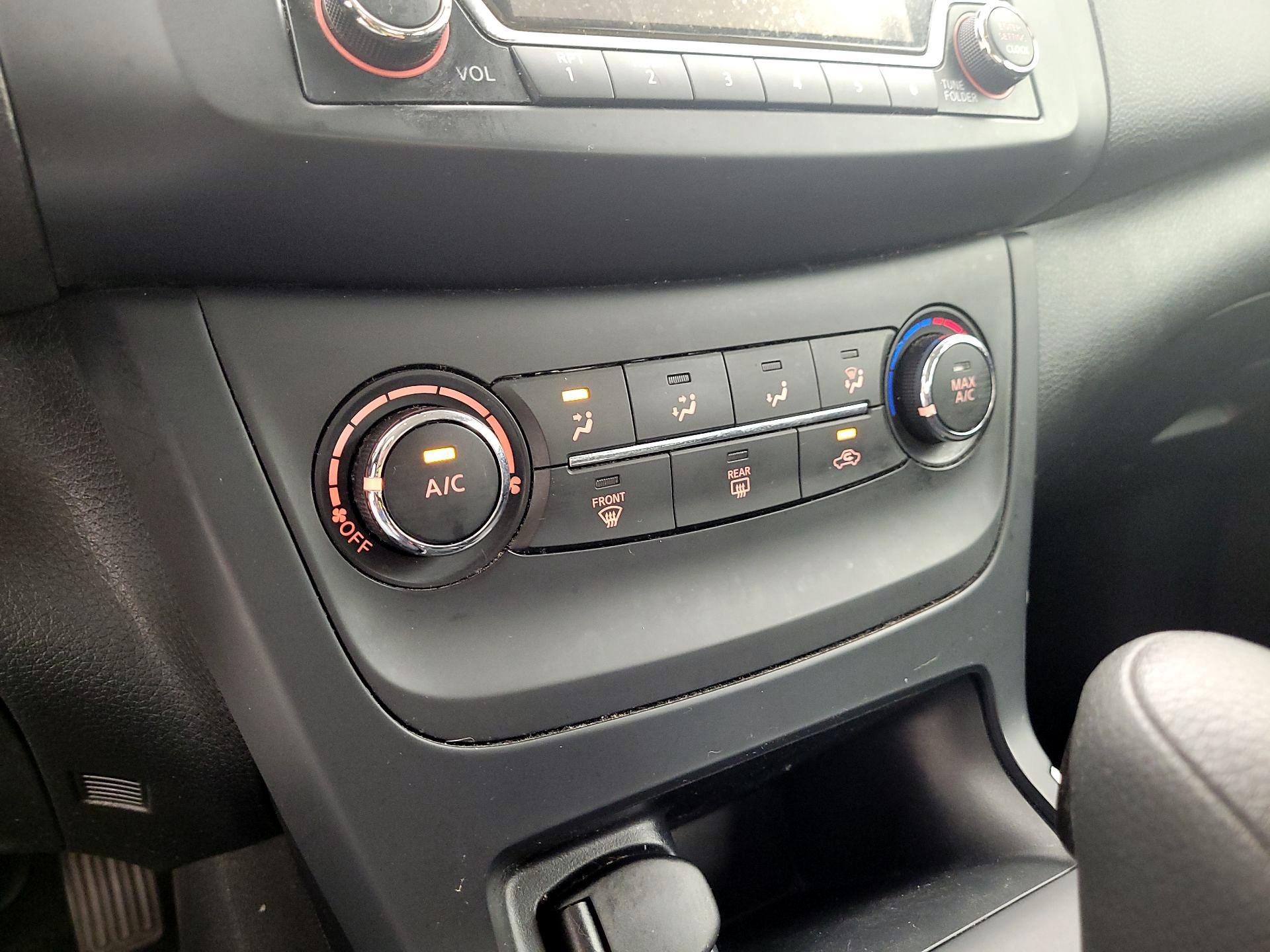 Thumbnail: 2018 Nissan Sentra - 16