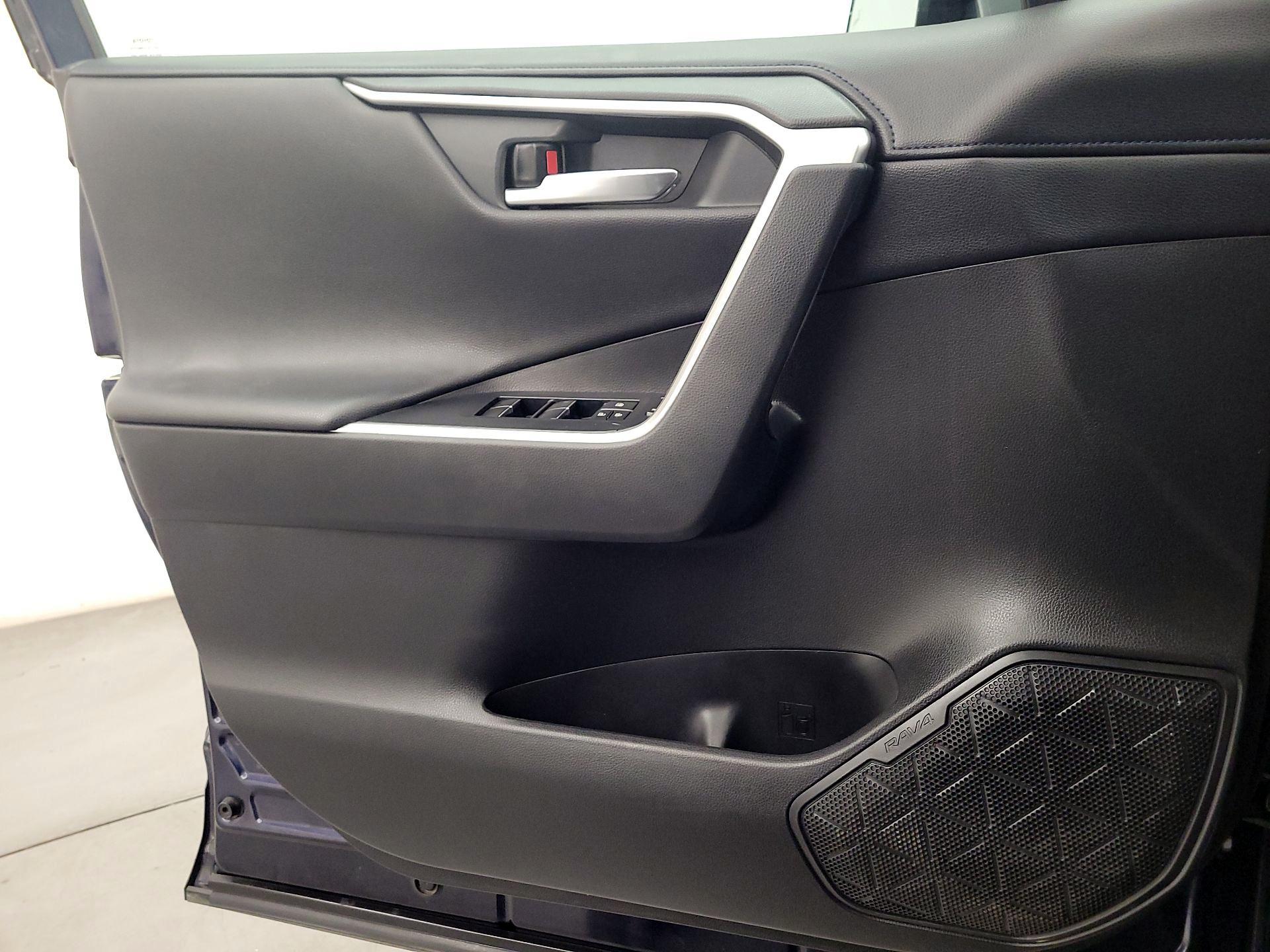 Thumbnail: 2020 Toyota RAV4 - 12