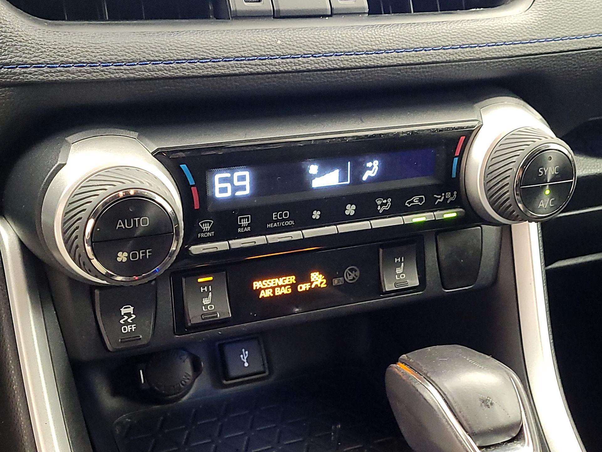 Thumbnail: 2020 Toyota RAV4 - 16