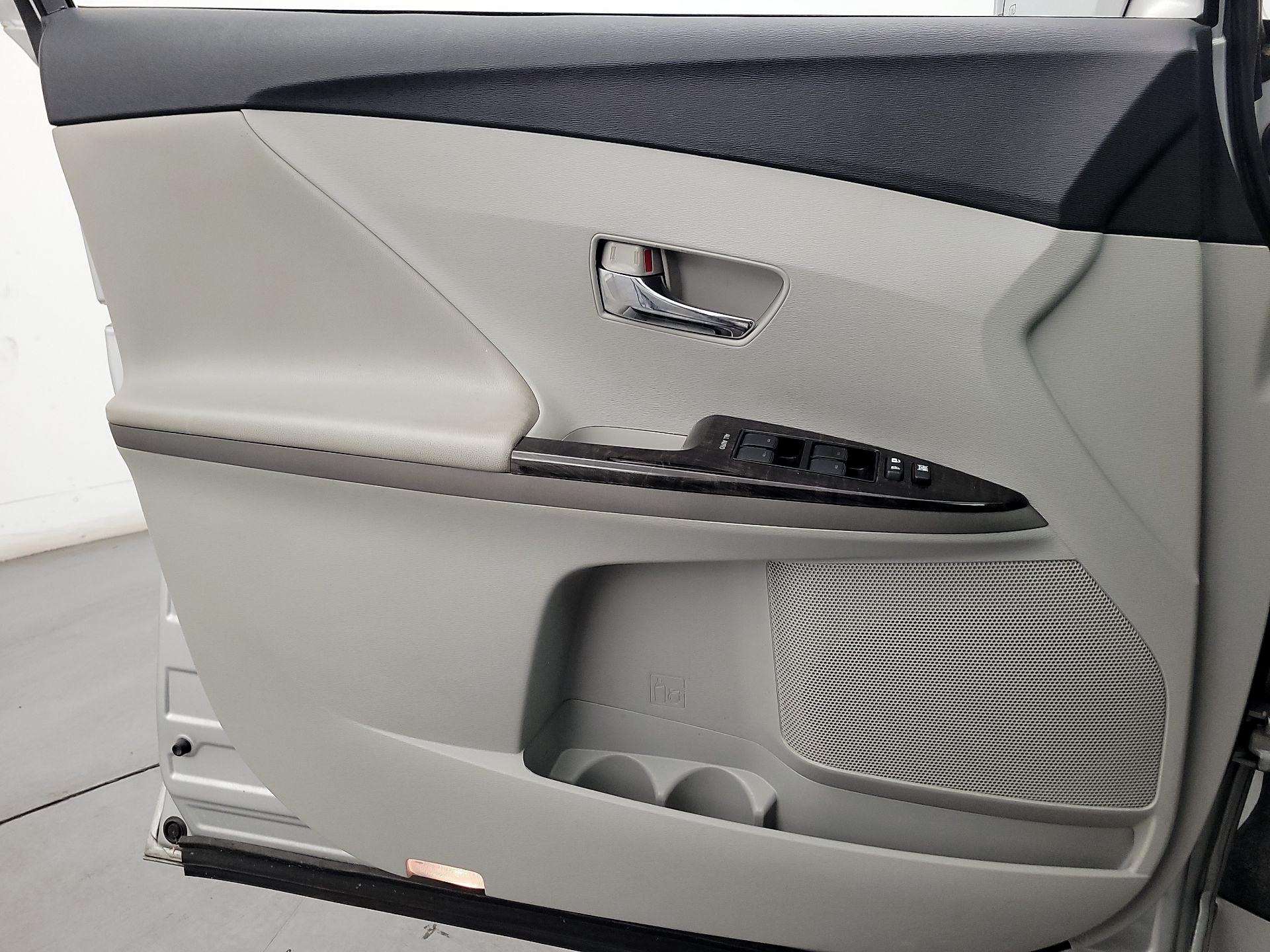 Thumbnail: 2014 Toyota Venza - 12