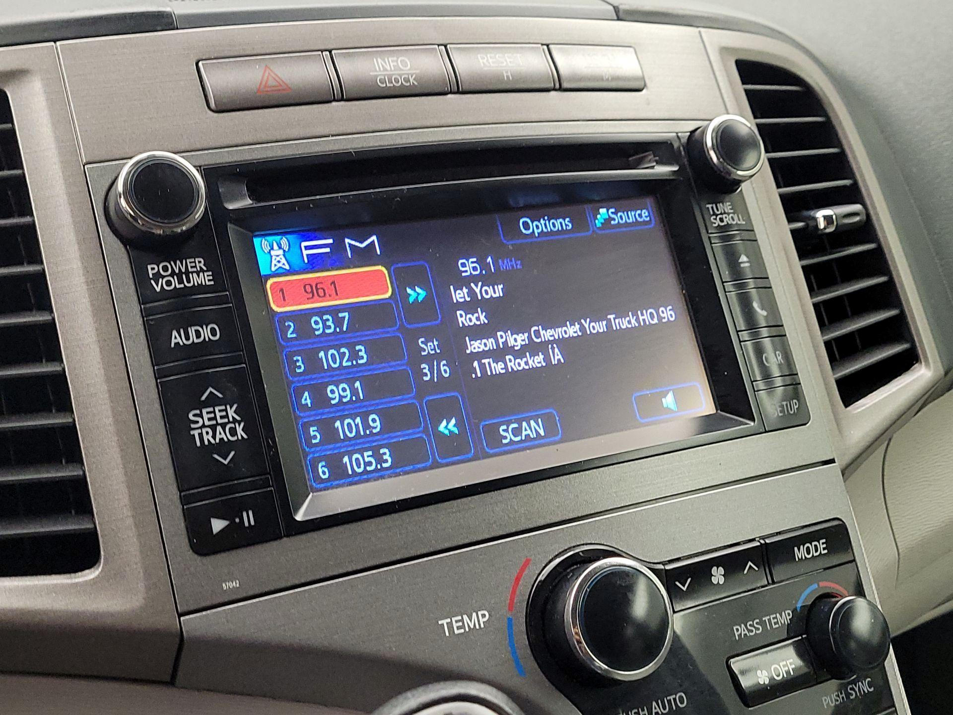 Thumbnail: 2014 Toyota Venza - 14