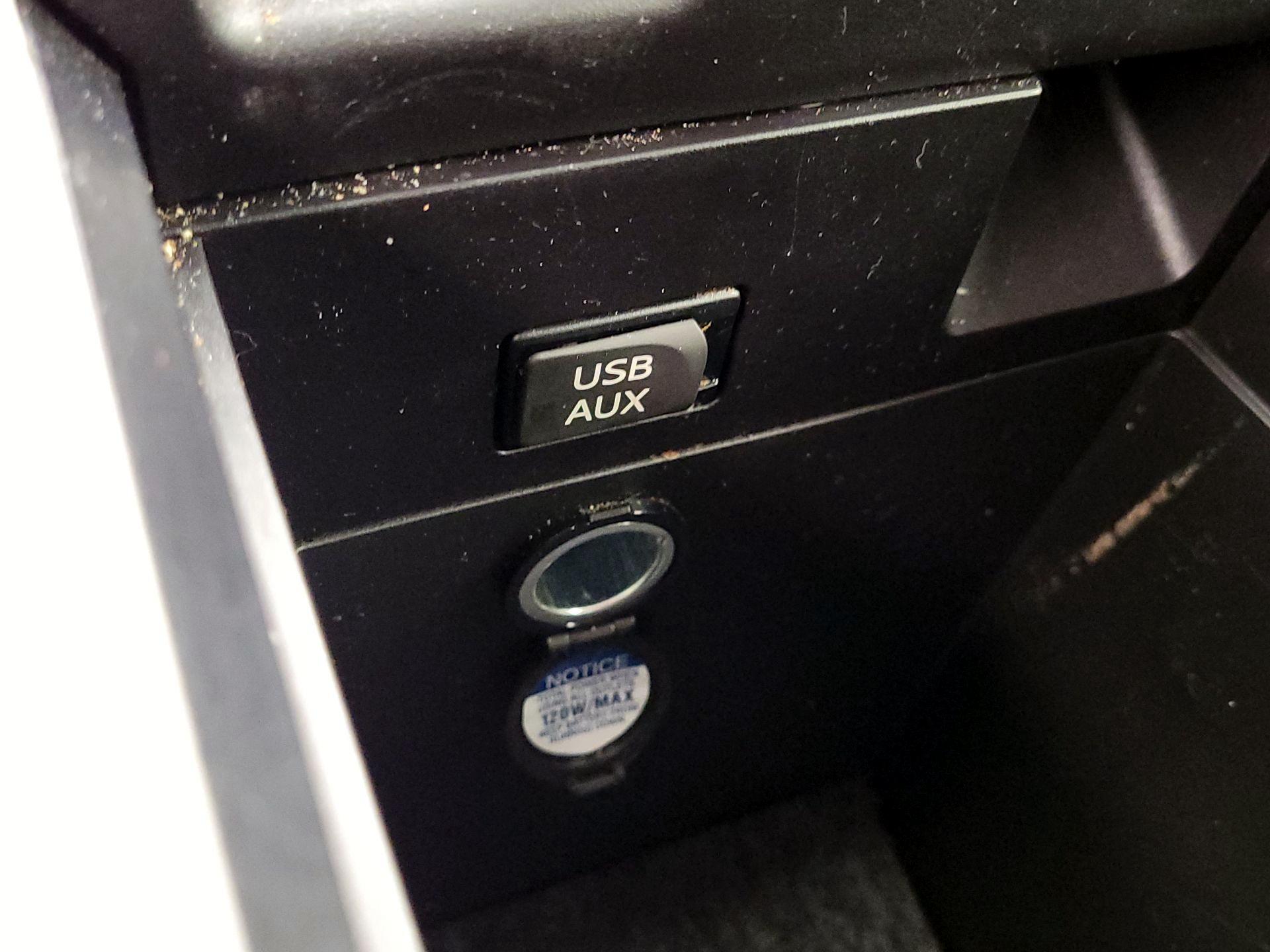 Thumbnail: 2014 Toyota Venza - 17