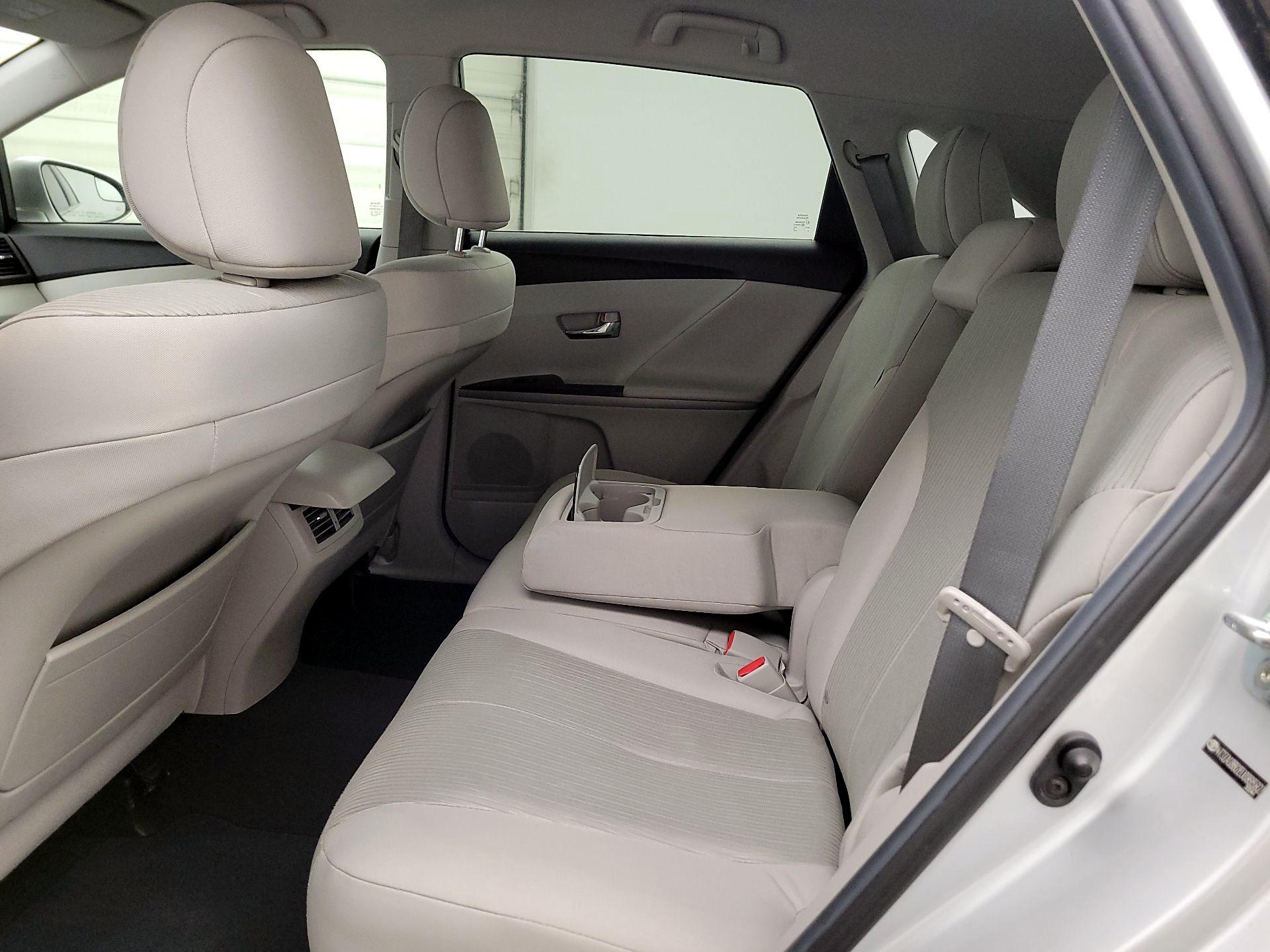 Thumbnail: 2014 Toyota Venza - 18