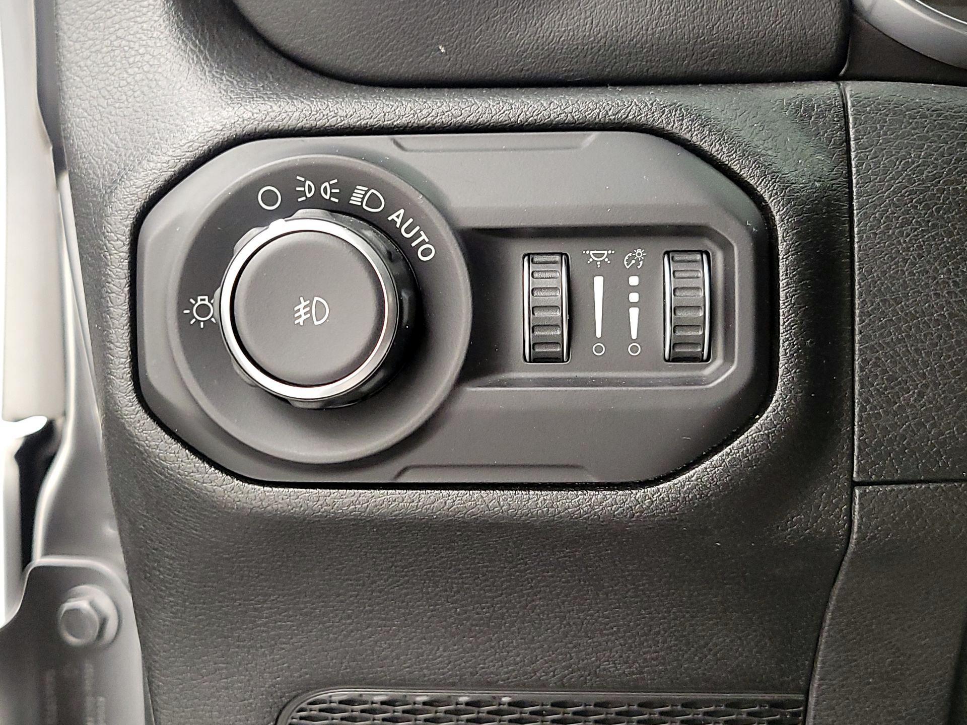 Thumbnail: 2018 Jeep Wrangler - 13