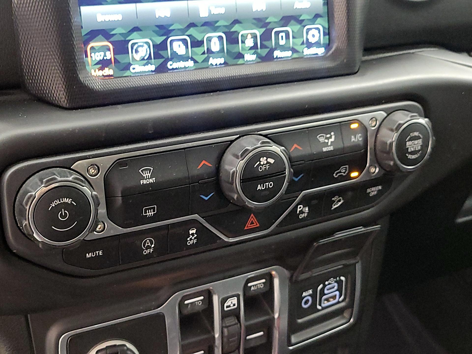 Thumbnail: 2018 Jeep Wrangler - 16