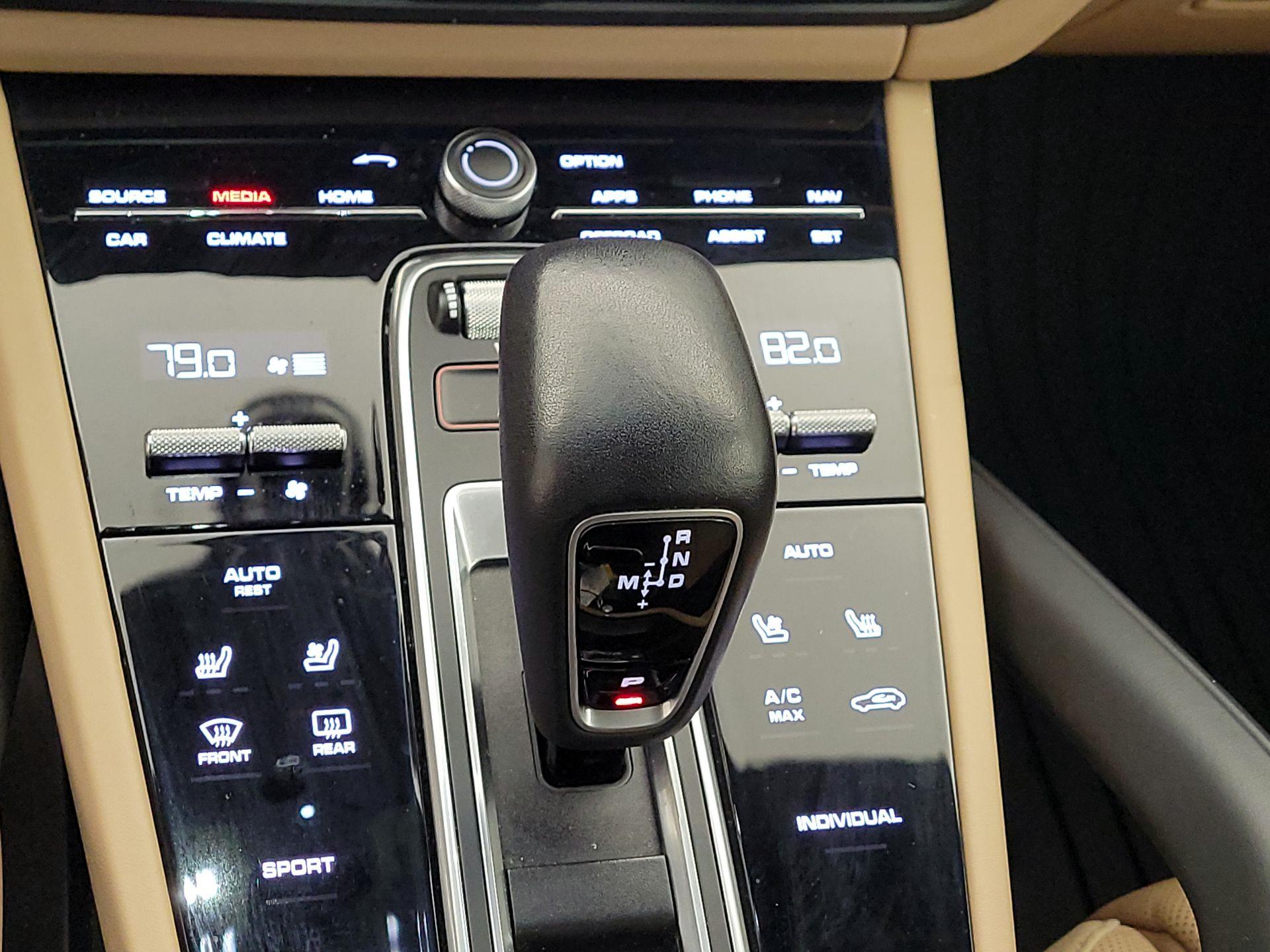 Thumbnail: 2019 Porsche Cayenne - 16