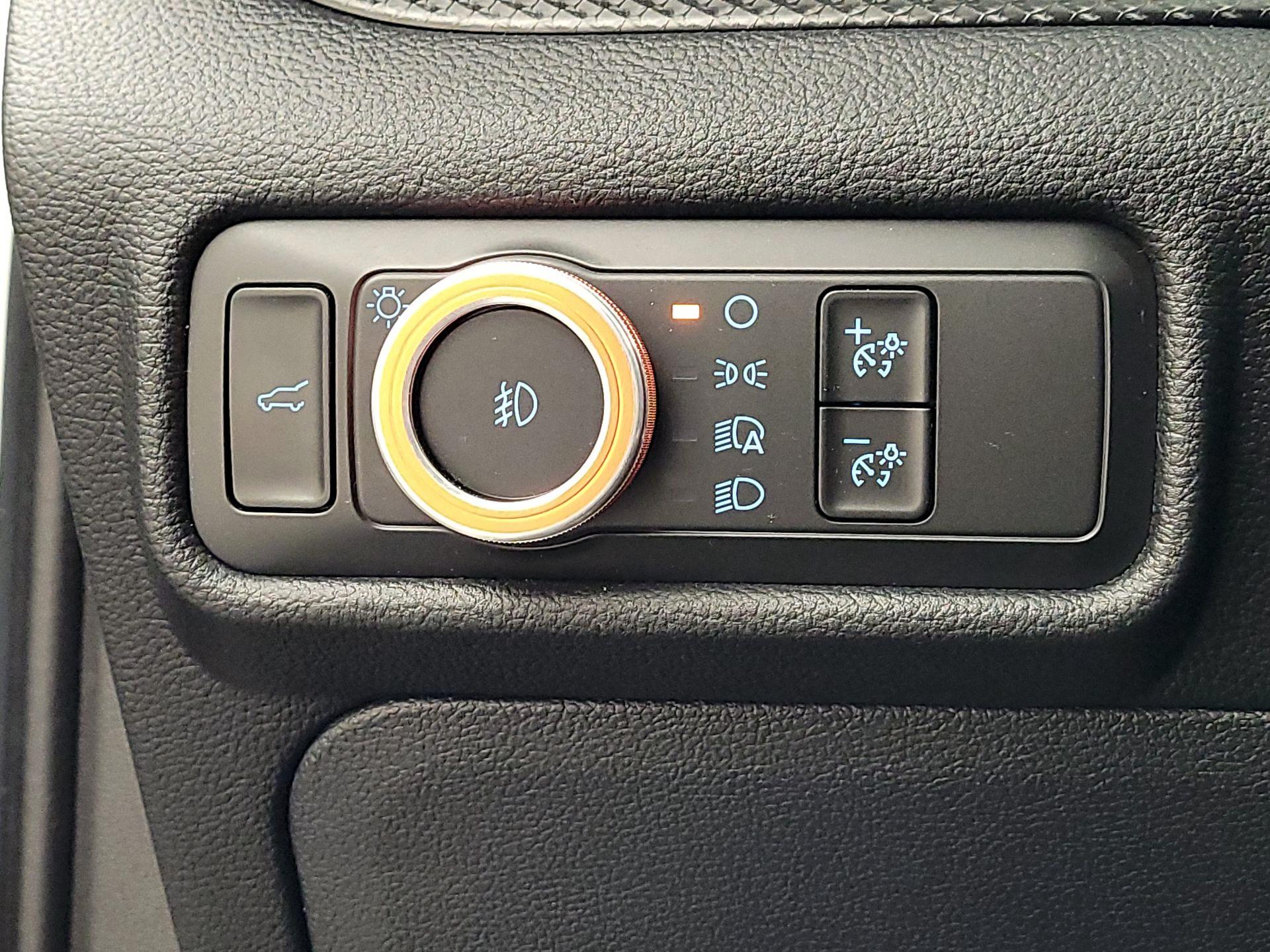 Thumbnail: 2020 Ford Explorer - 13