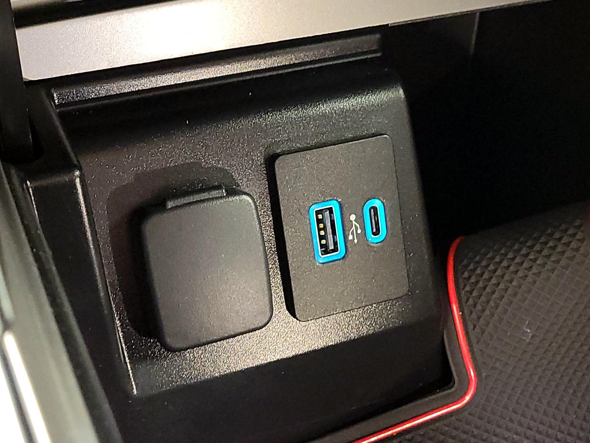 Thumbnail: 2020 Ford Explorer - 18