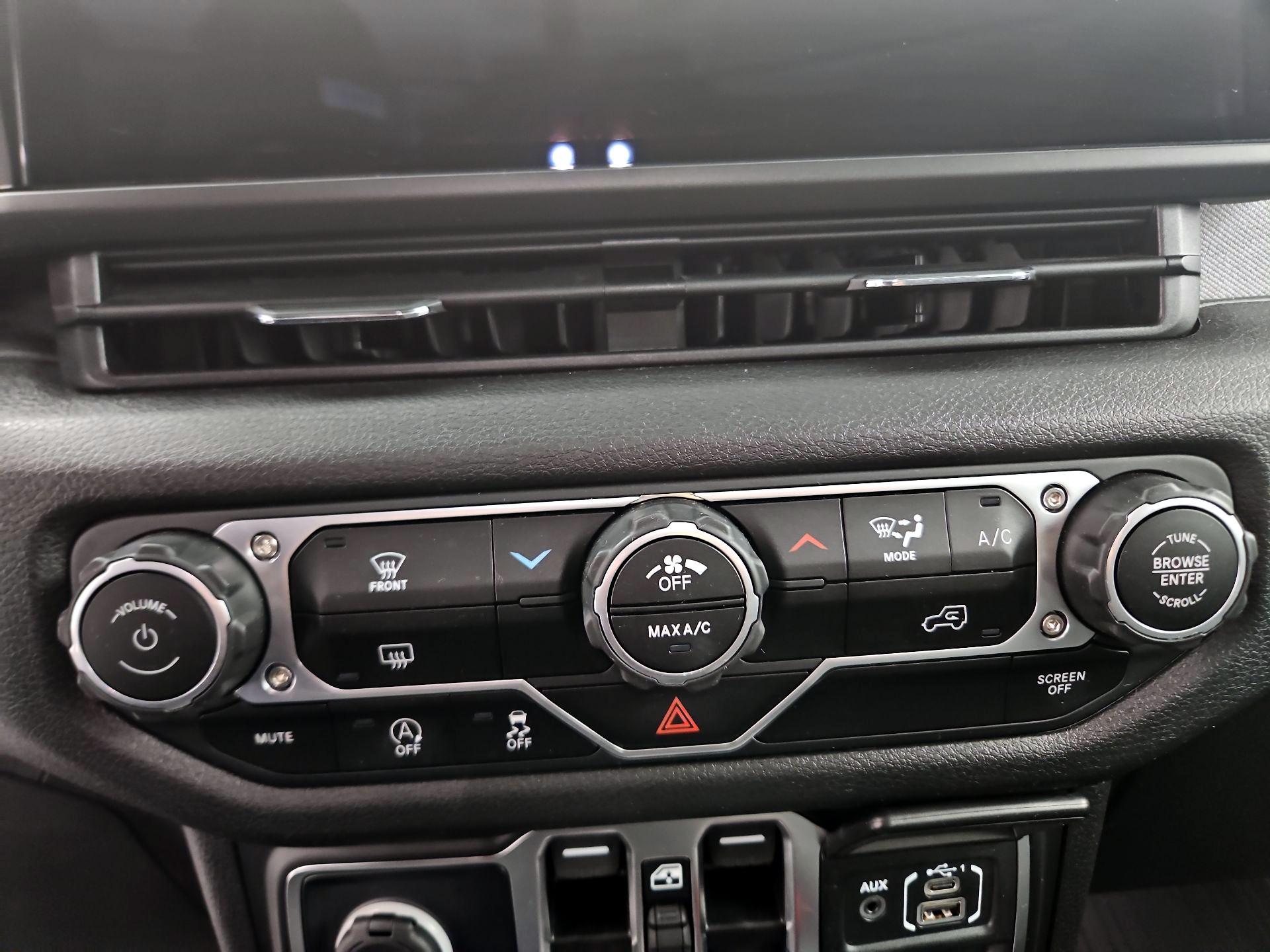 Thumbnail: 2025 Jeep Wrangler - 16