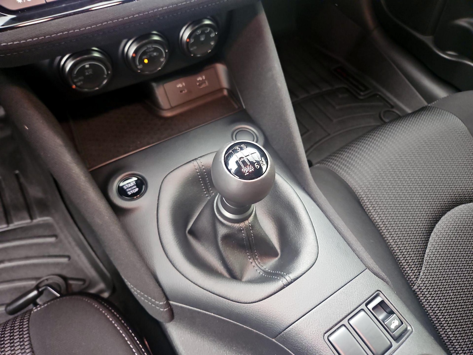 2024 Nissan Z Sport - Photo 17