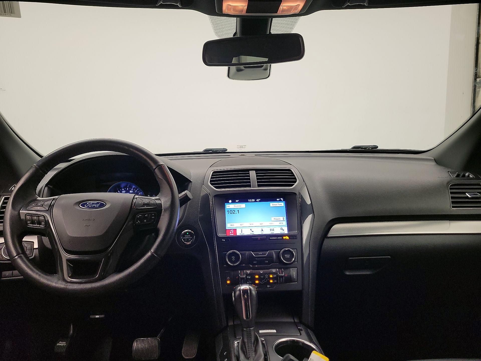 Thumbnail: 2019 Ford Explorer - 9