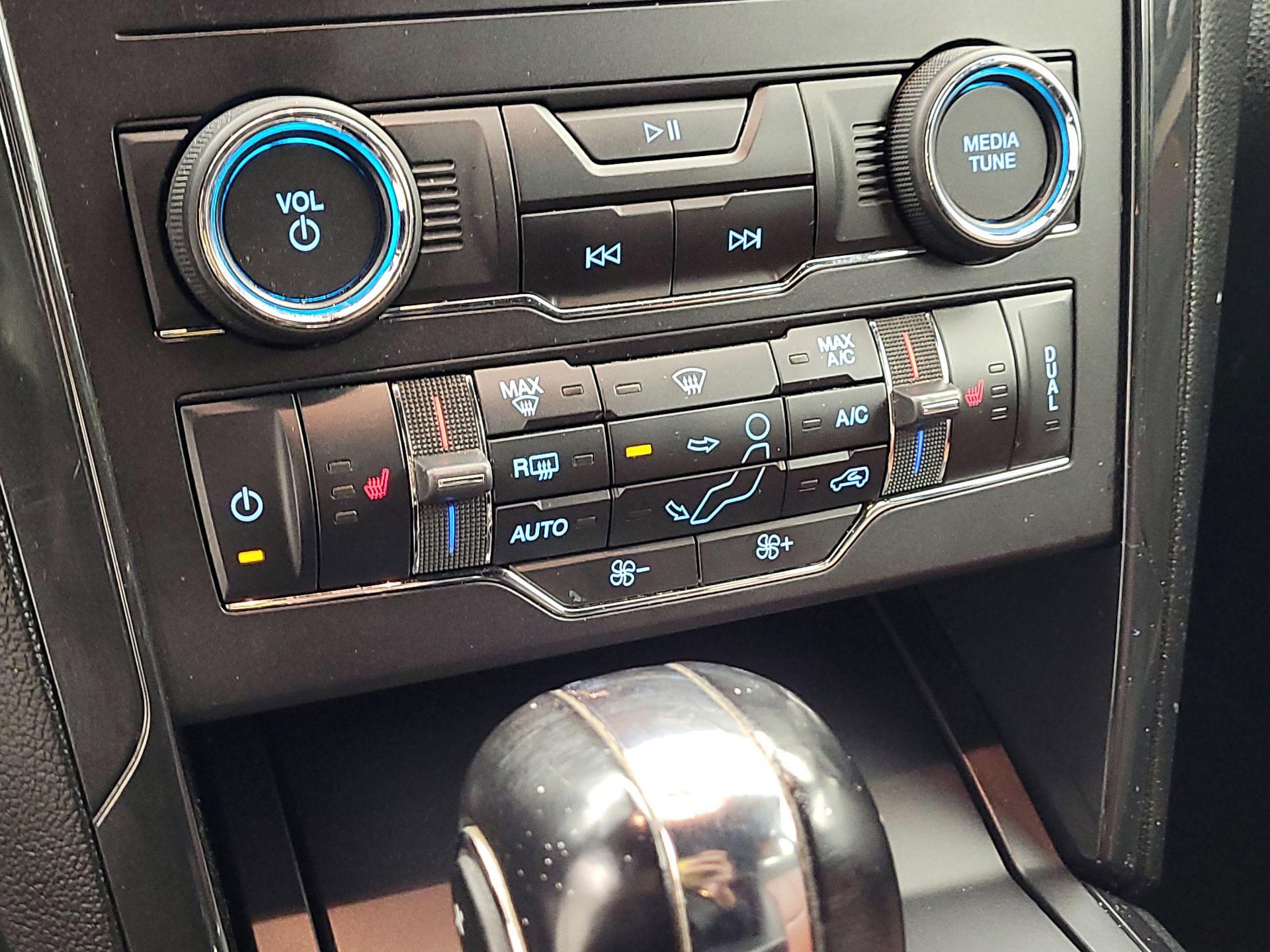 Thumbnail: 2019 Ford Explorer - 16