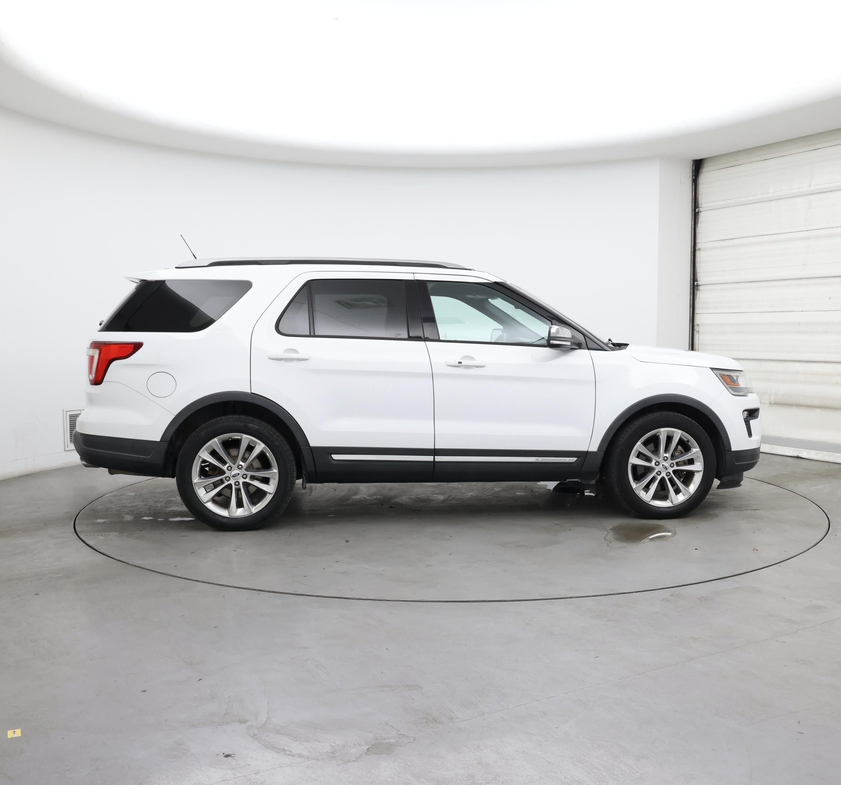 Thumbnail: 2019 Ford Explorer - 7