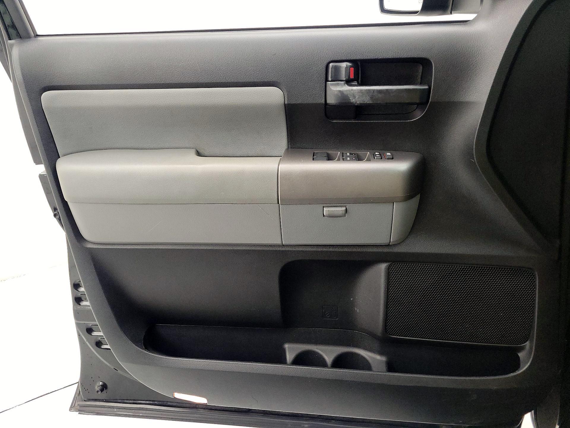 Thumbnail: 2014 Toyota Sequoia - 12