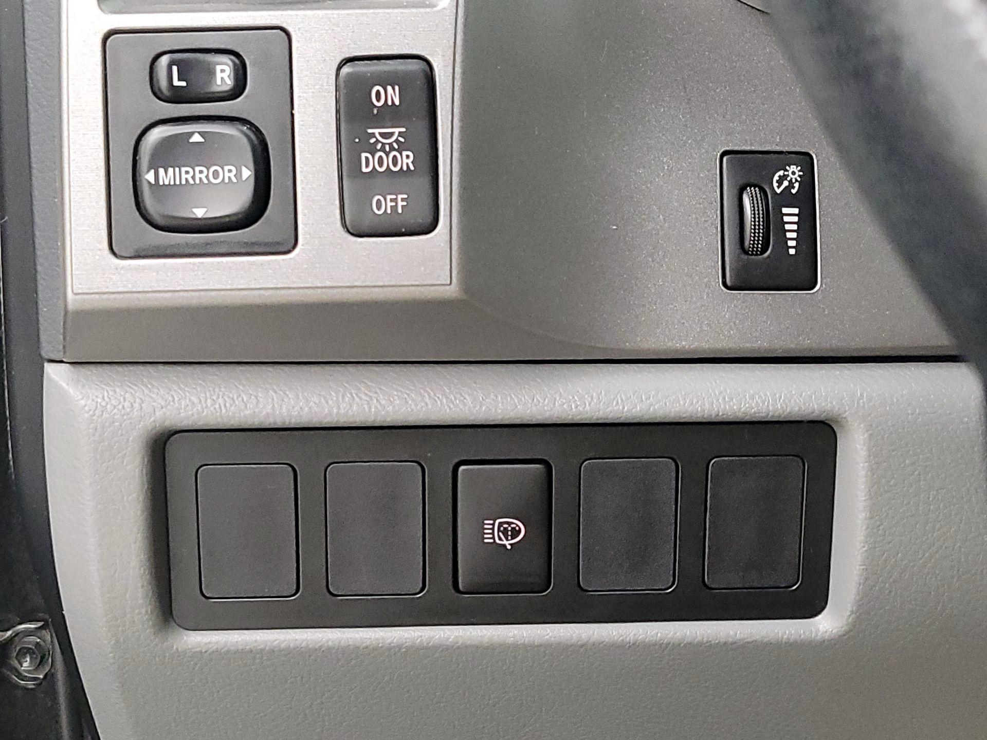 Thumbnail: 2014 Toyota Sequoia - 13