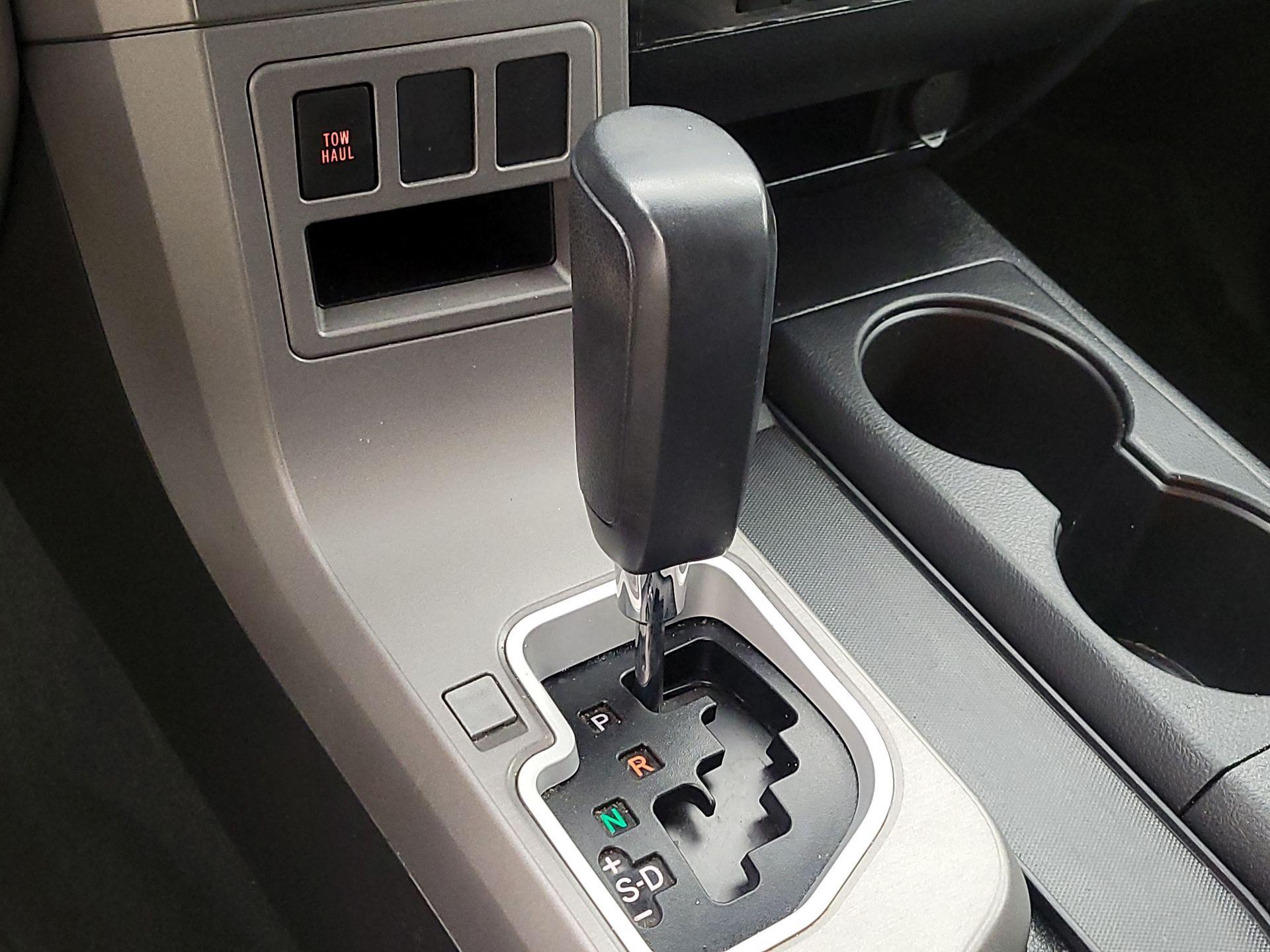 Thumbnail: 2014 Toyota Sequoia - 17