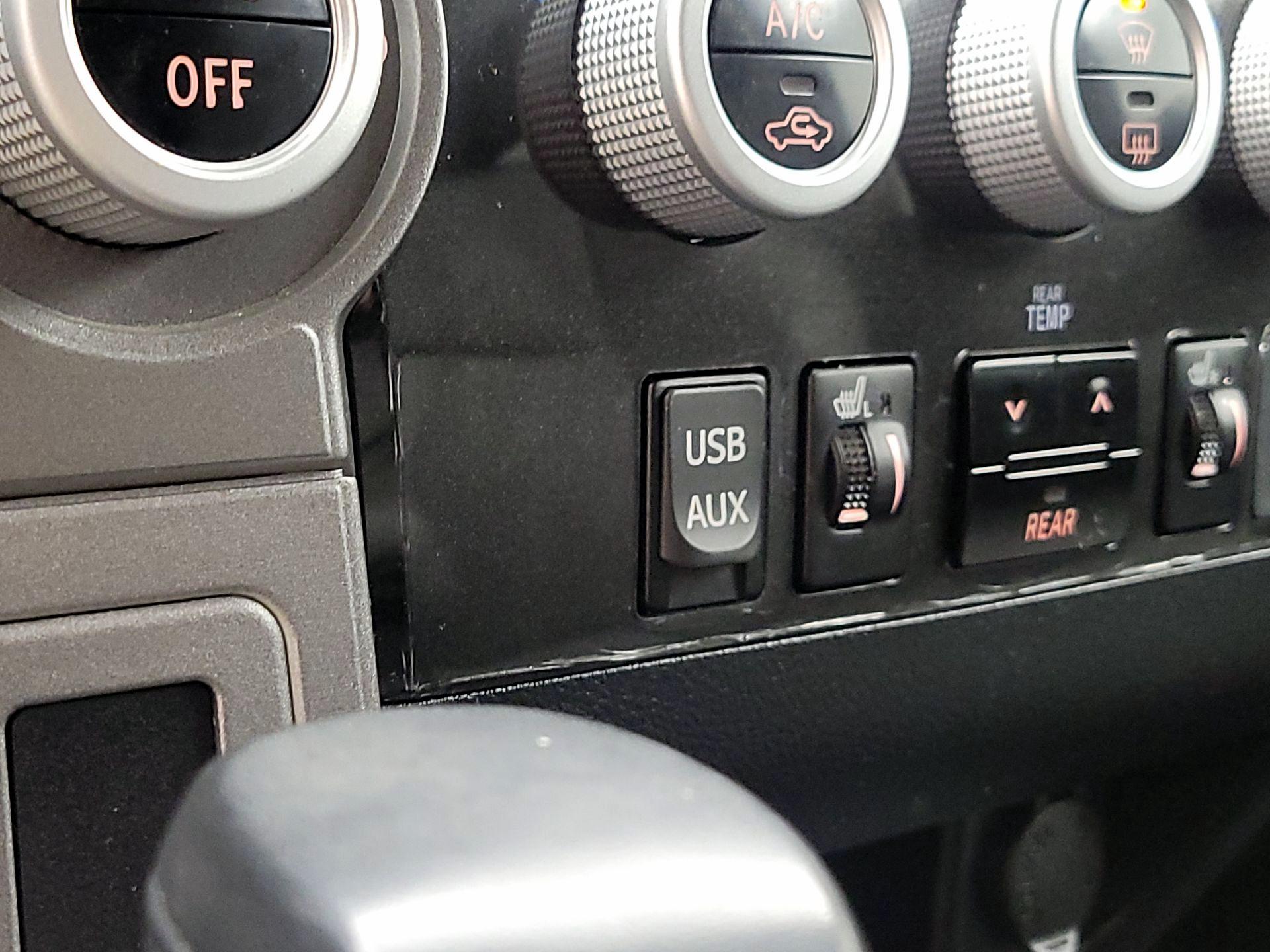 Thumbnail: 2014 Toyota Sequoia - 18