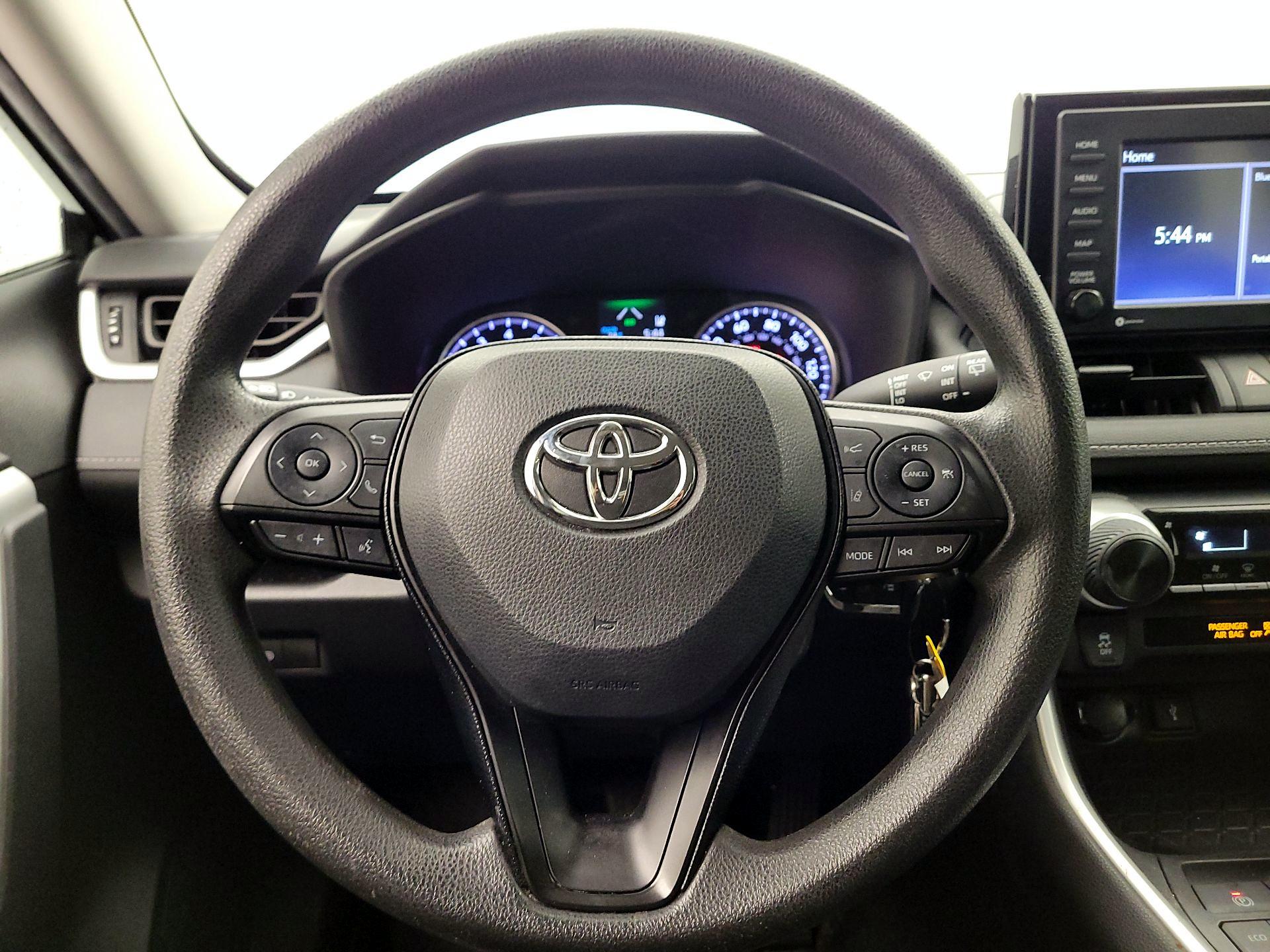 Thumbnail: 2021 Toyota RAV4 - 10