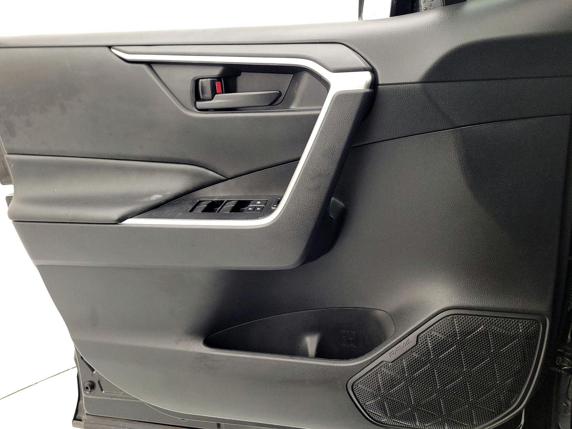 Thumbnail: 2021 Toyota RAV4 - 12