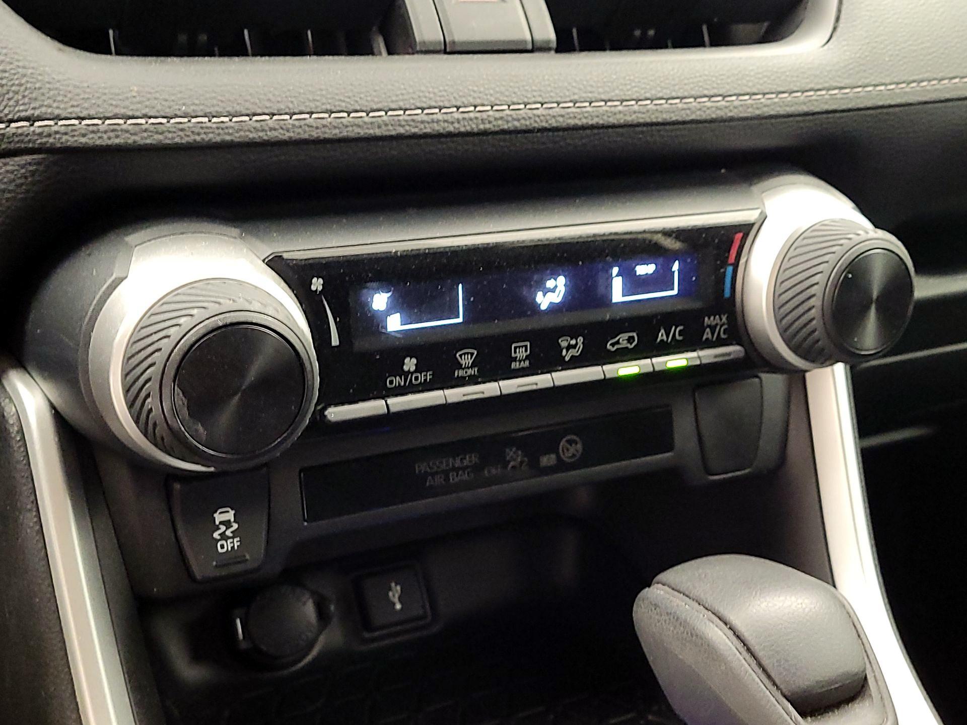 Thumbnail: 2021 Toyota RAV4 - 16