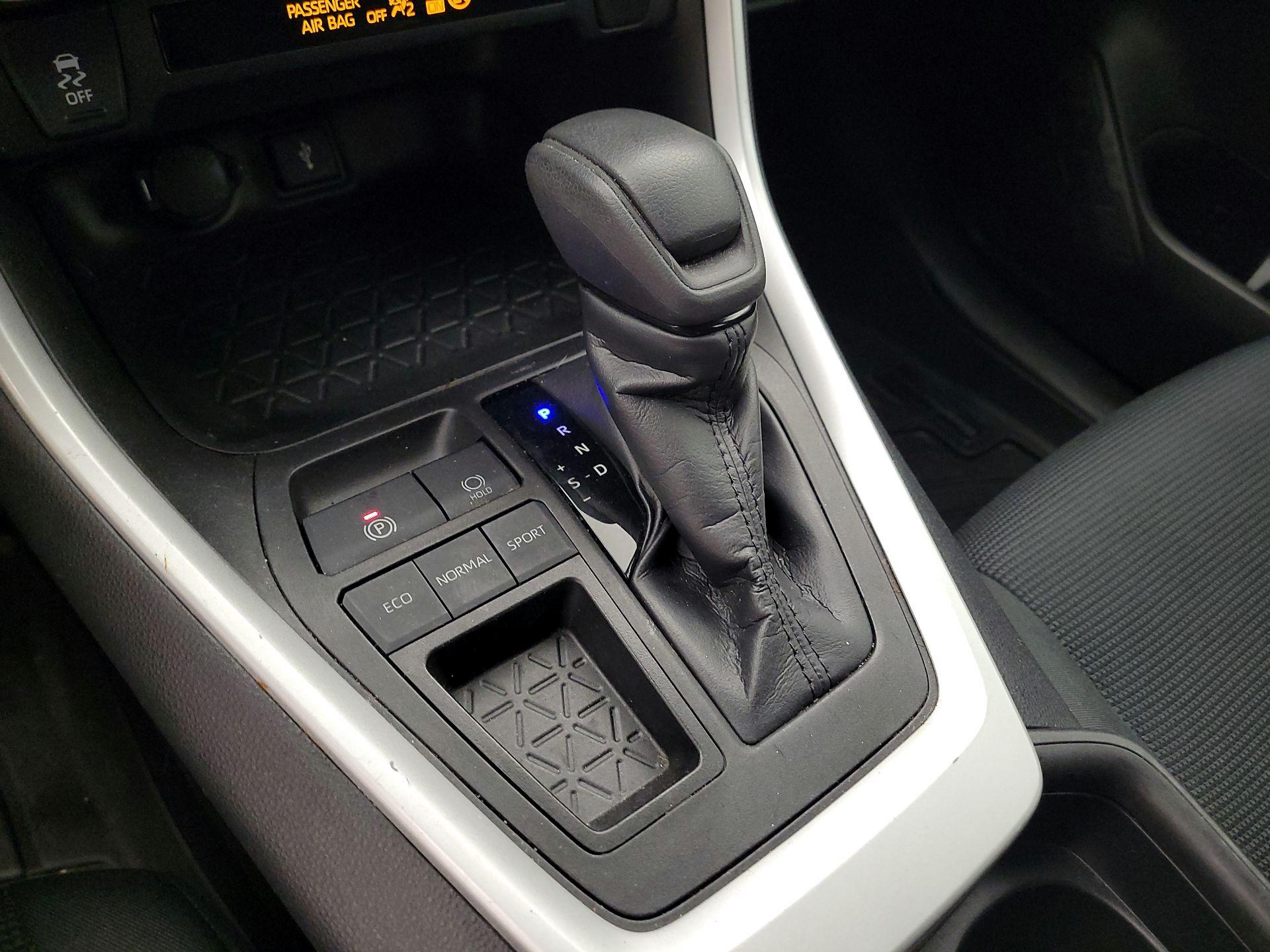 Thumbnail: 2021 Toyota RAV4 - 17