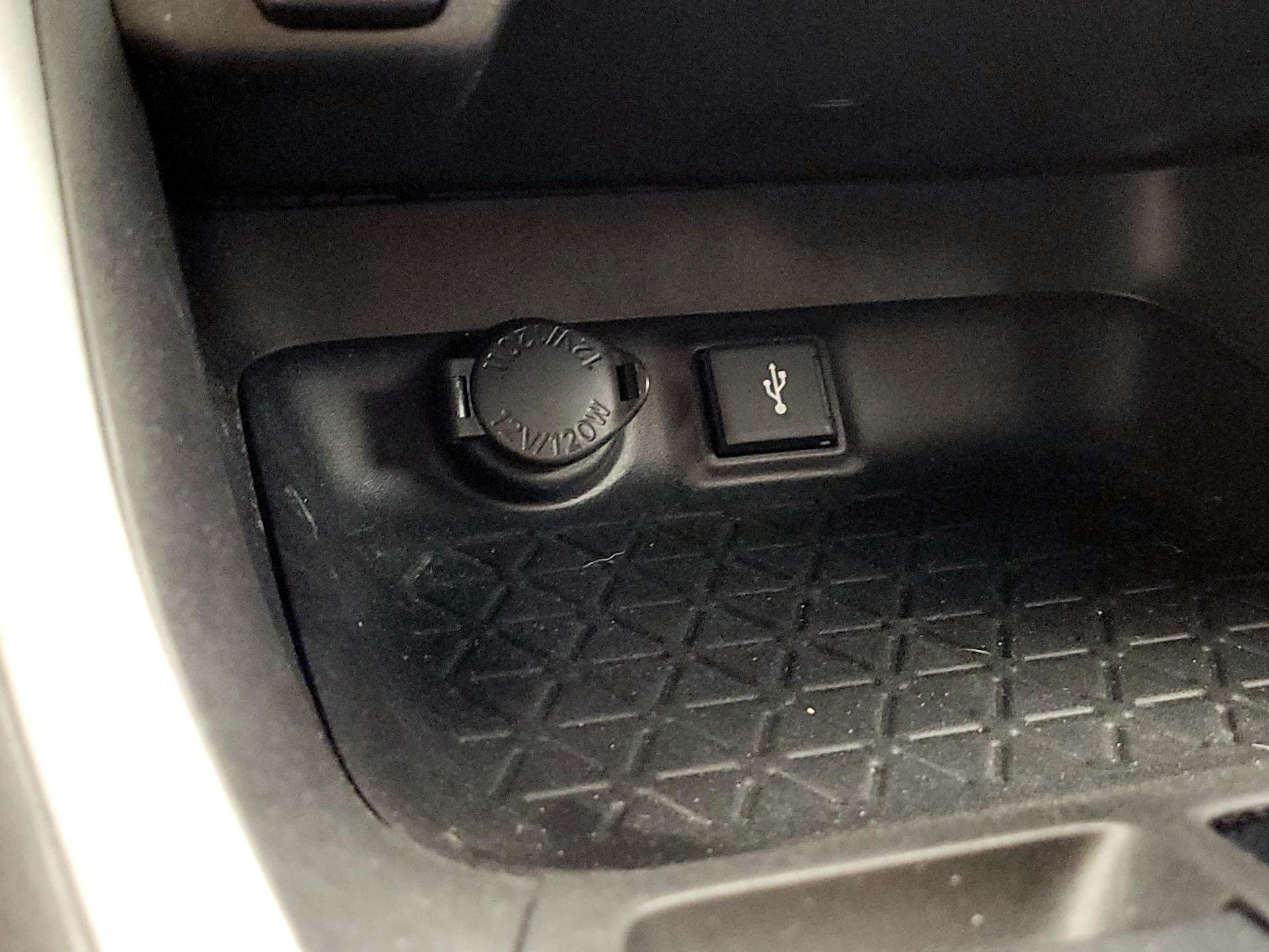 Thumbnail: 2021 Toyota RAV4 - 18