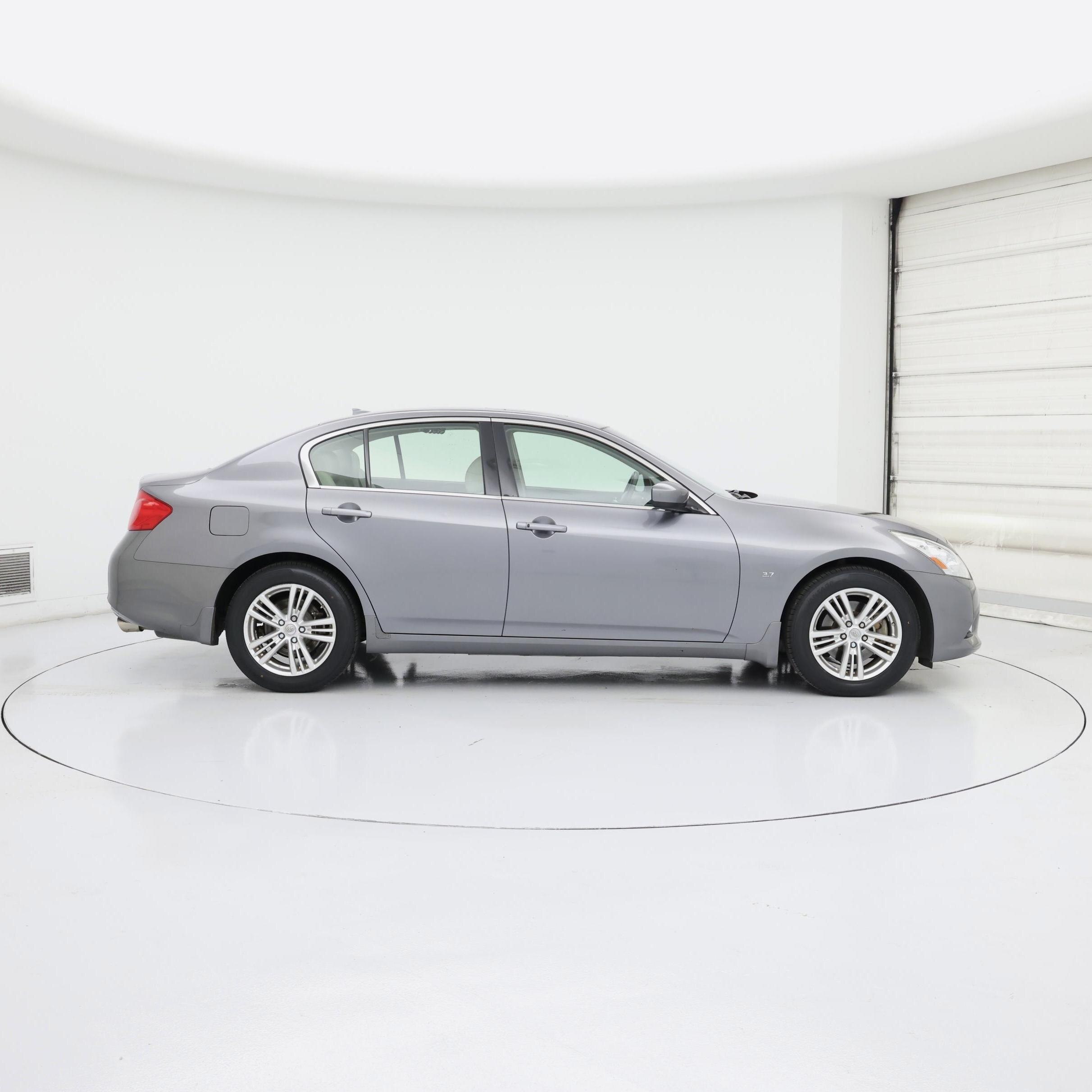 Thumbnail: 2015 INFINITI  - 7