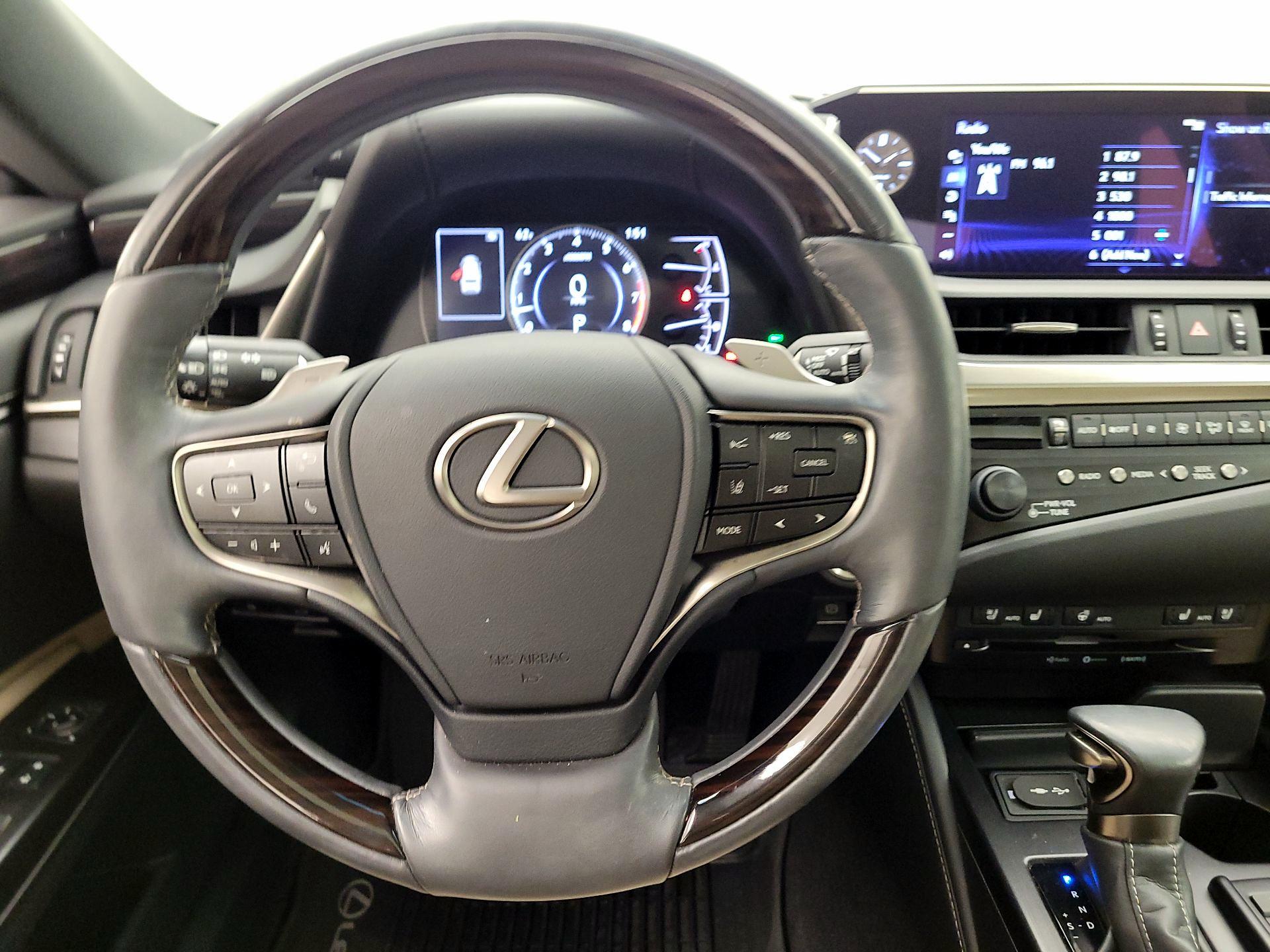 Thumbnail: 2019 Lexus ES - 10