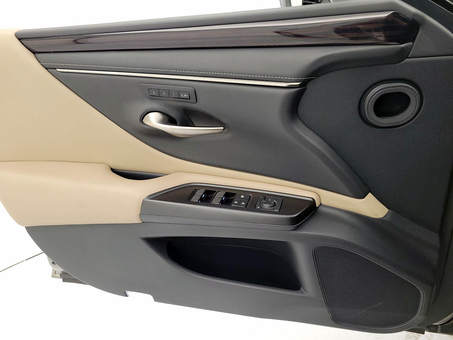 Thumbnail: 2019 Lexus ES - 12