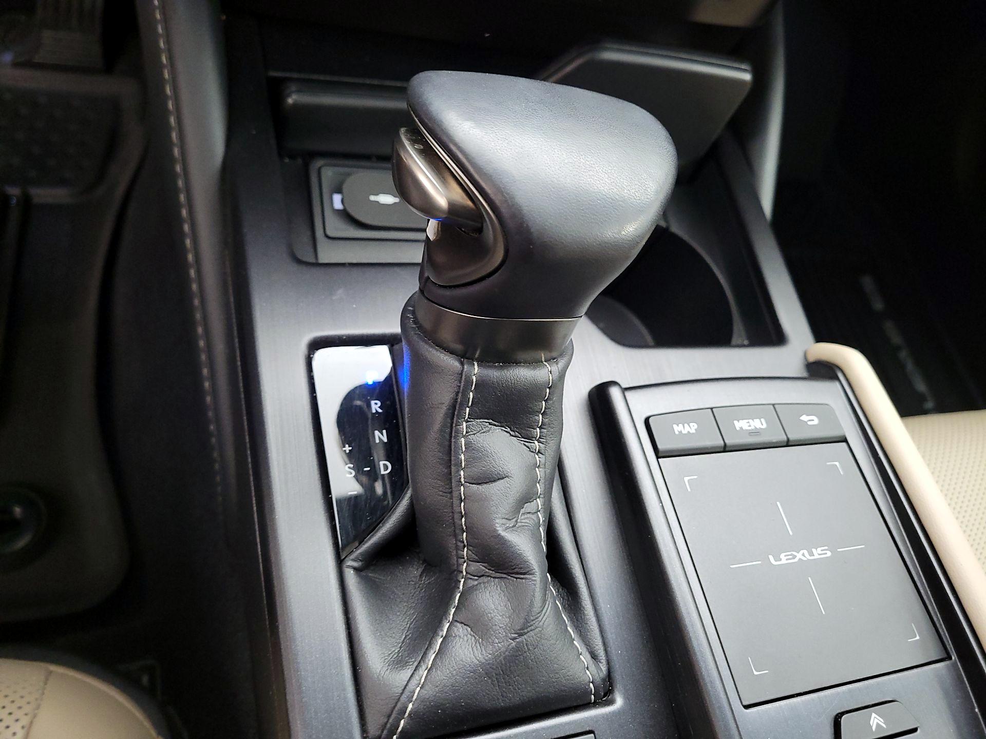 Thumbnail: 2019 Lexus ES - 17