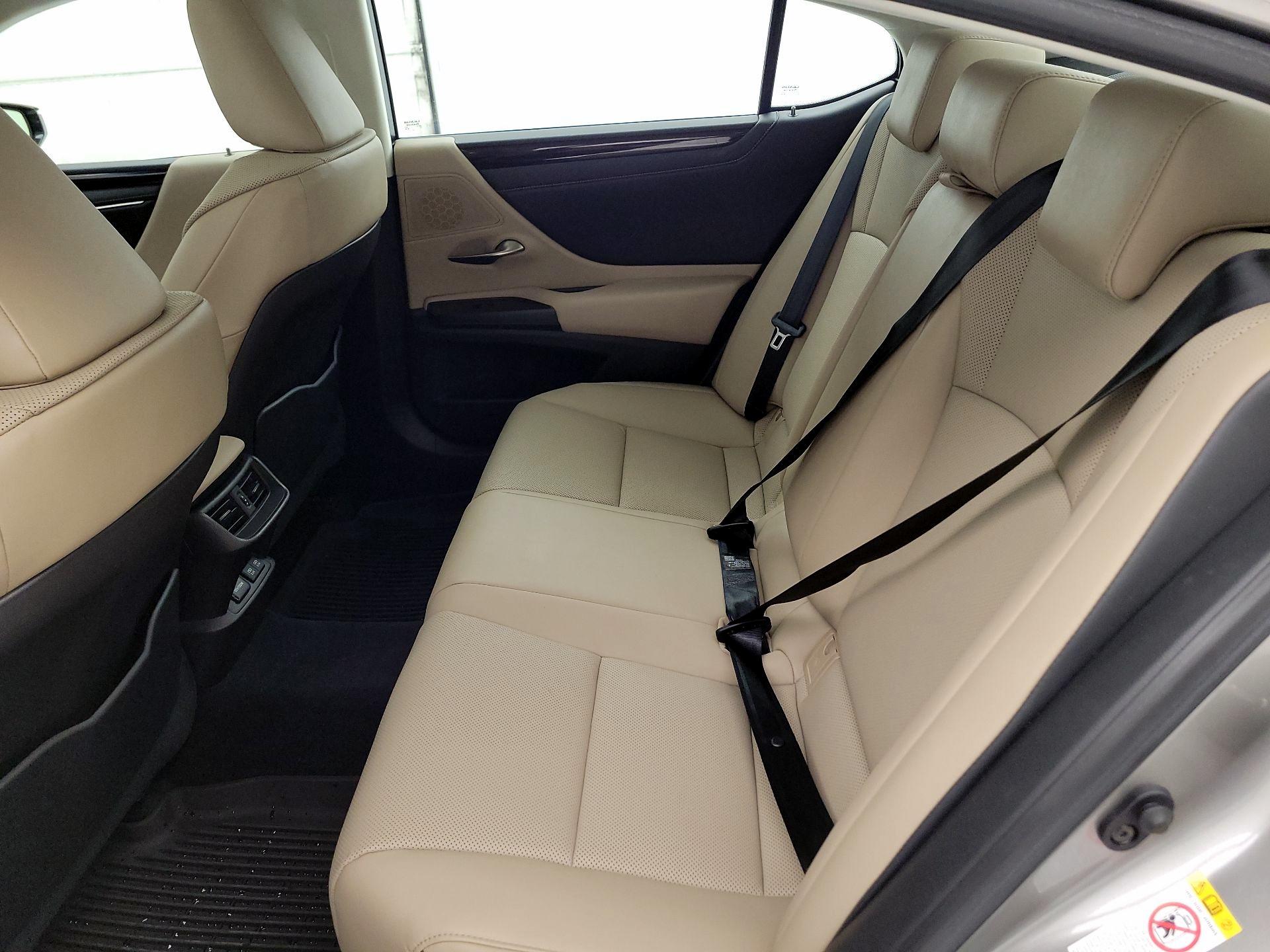 Thumbnail: 2019 Lexus ES - 20