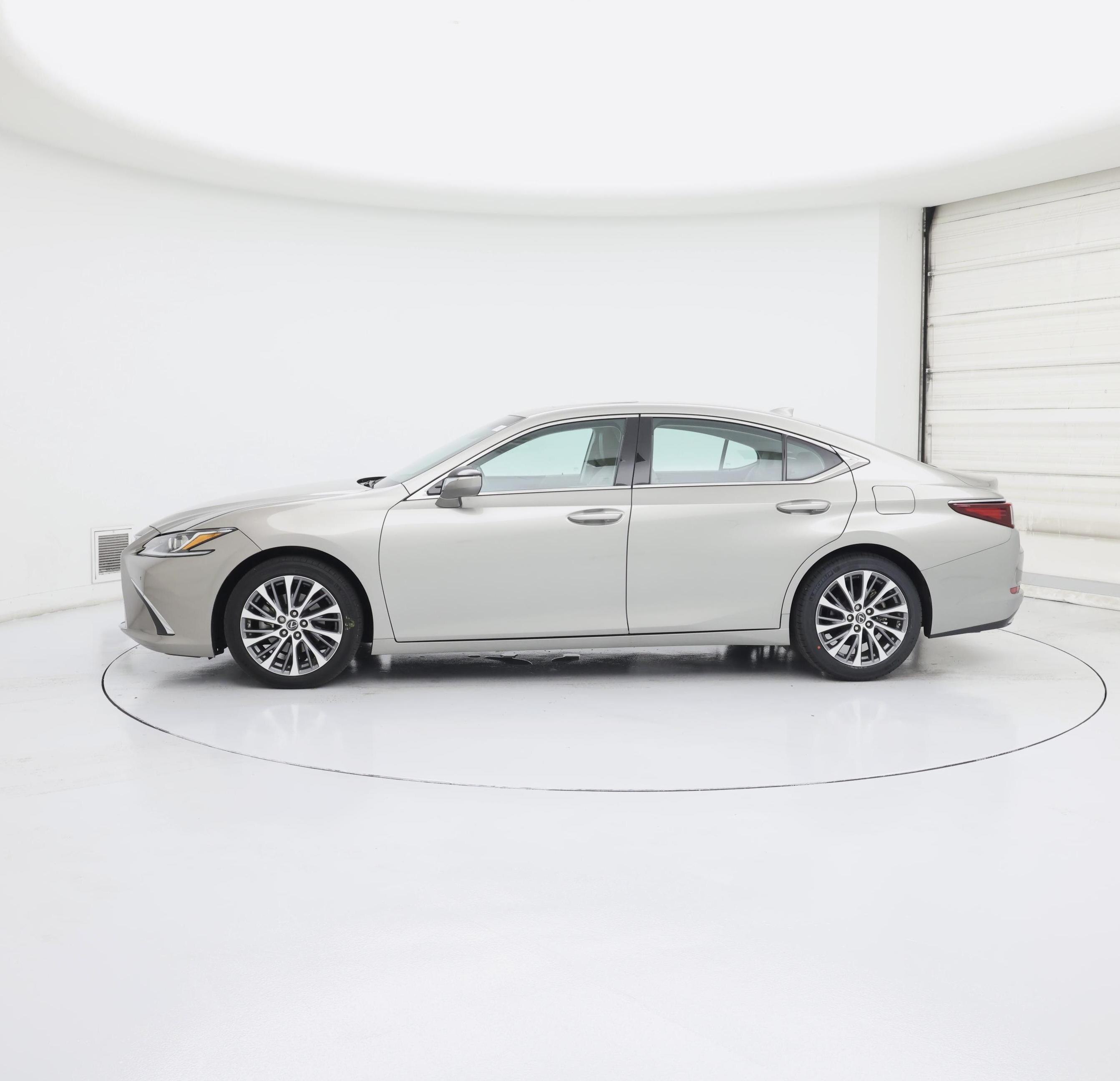 Thumbnail: 2019 Lexus ES - 3