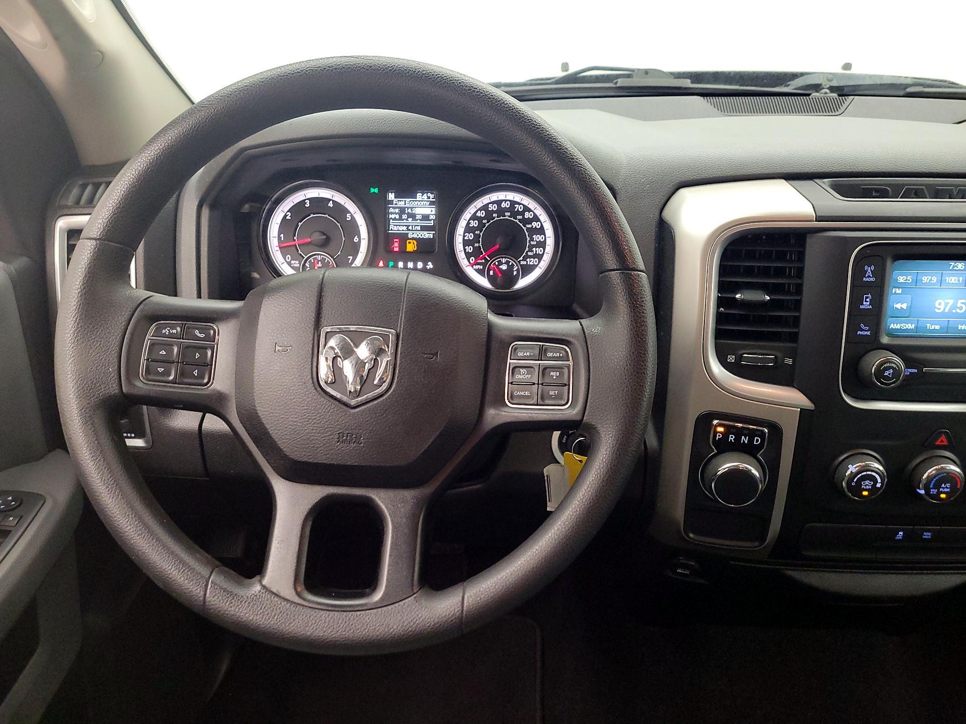 Thumbnail: 2020 RAM 1500 Classic - 10