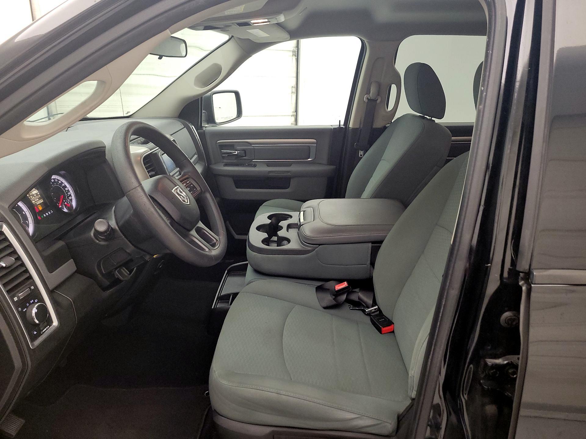 Thumbnail: 2020 RAM 1500 Classic - 11