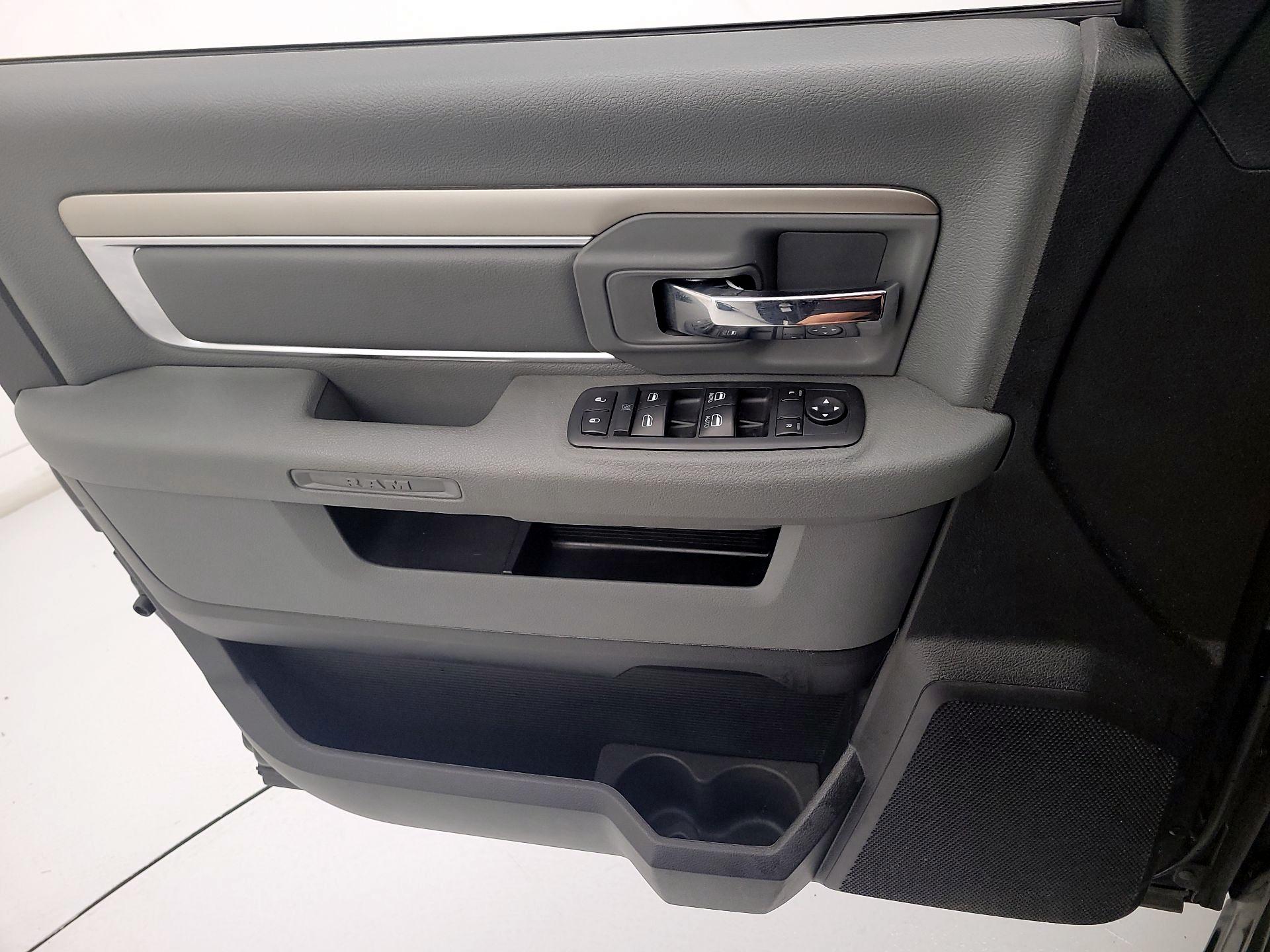 Thumbnail: 2020 RAM 1500 Classic - 12