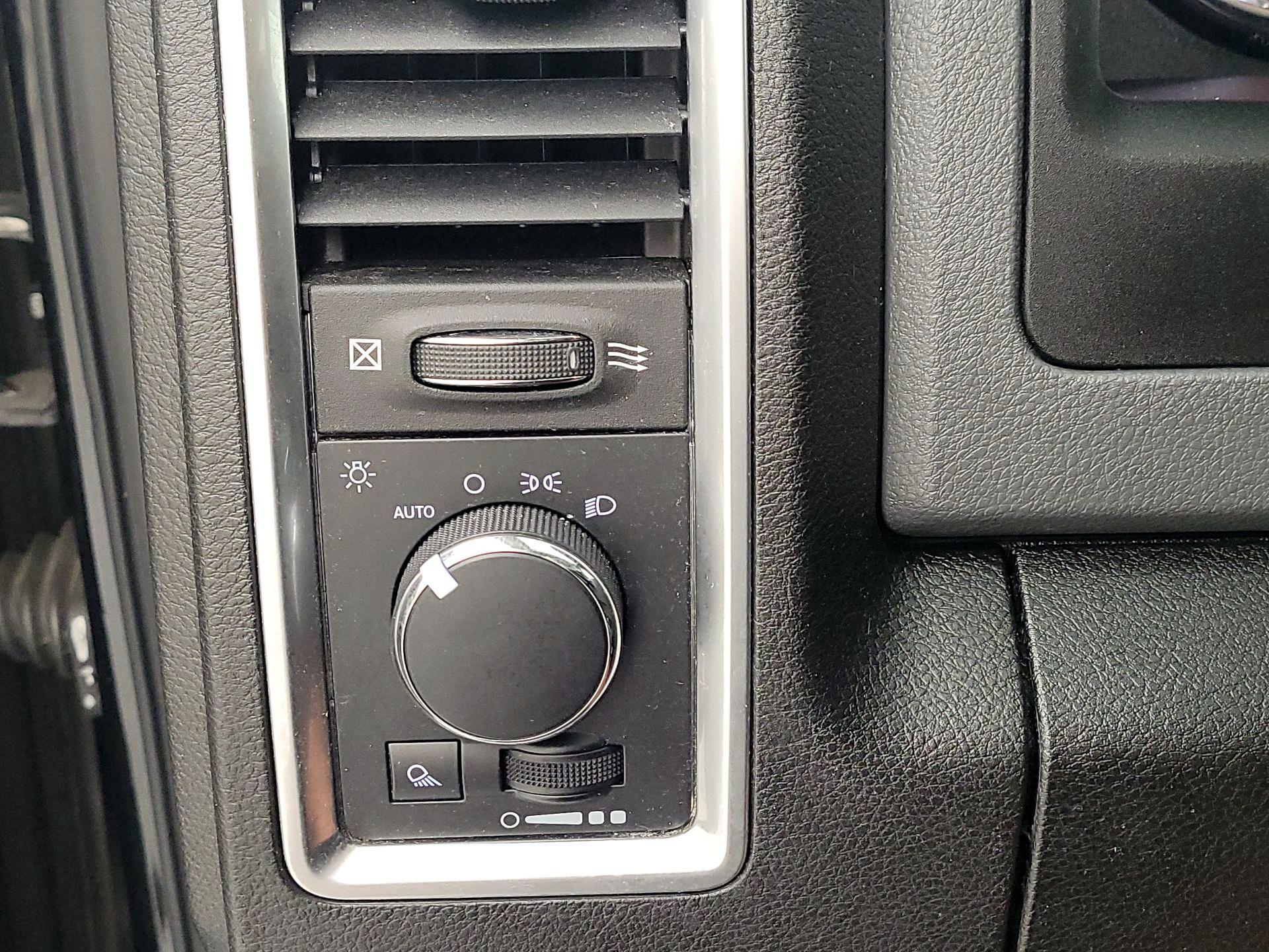 Thumbnail: 2020 RAM 1500 Classic - 13