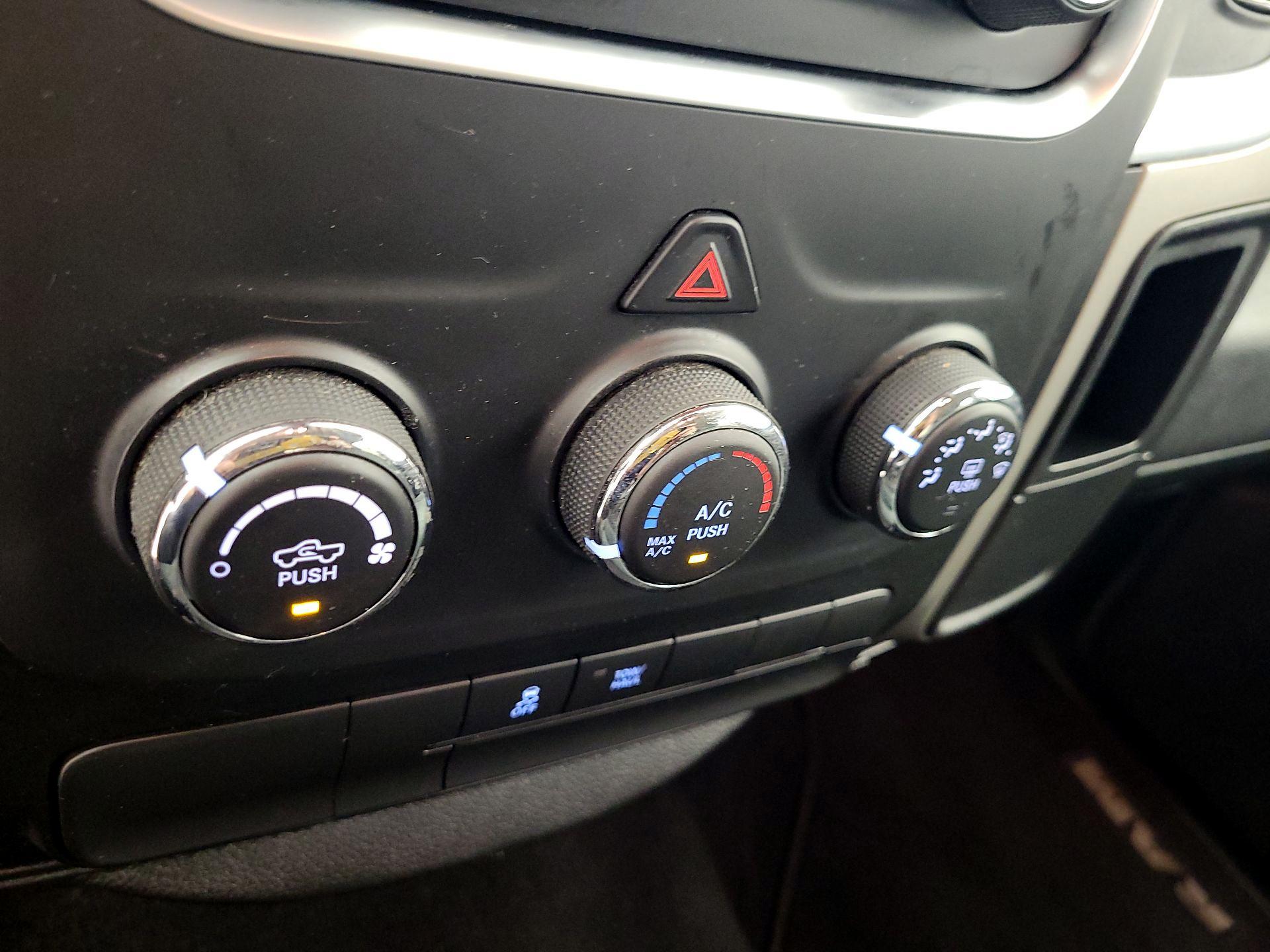 Thumbnail: 2020 RAM 1500 Classic - 16