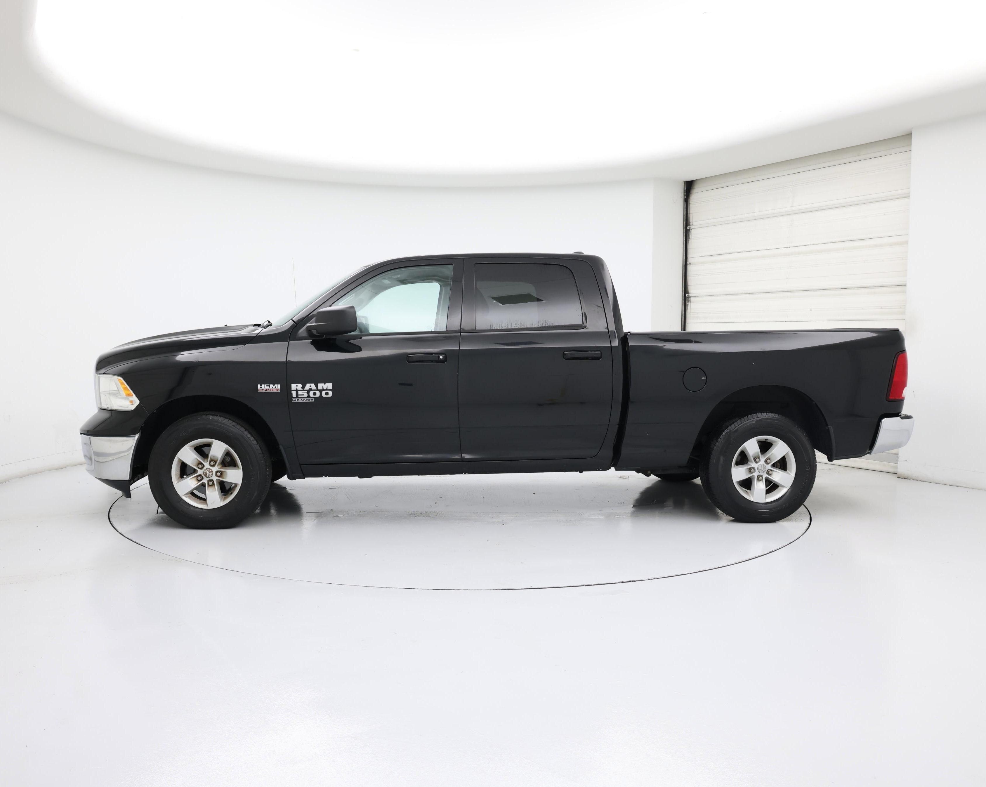 Thumbnail: 2020 RAM 1500 Classic - 3